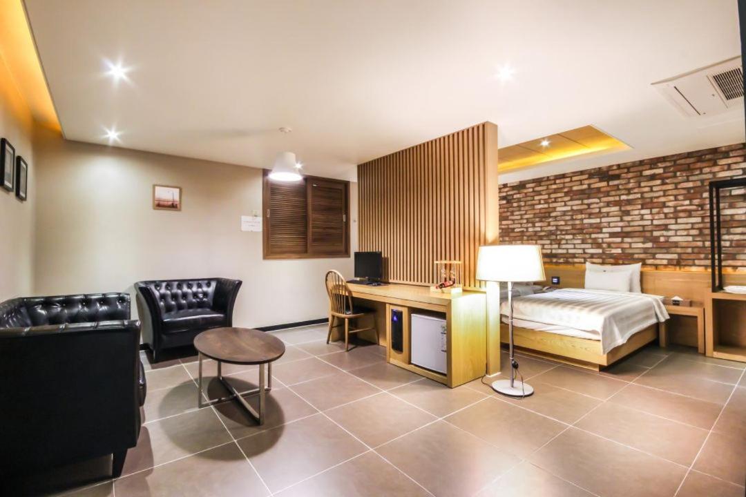 Deluxe Double Room with Two Double Beds - Photo 3
