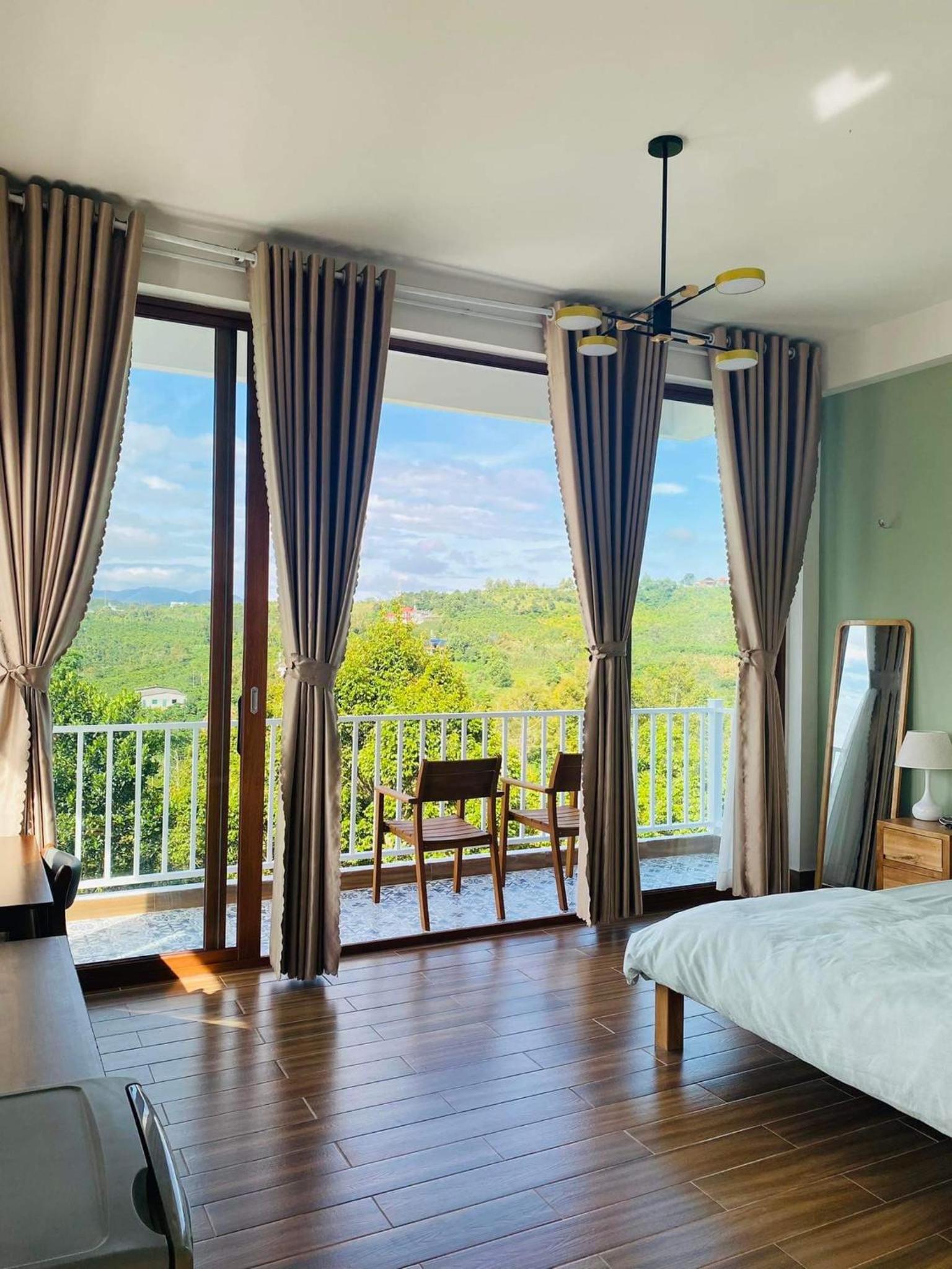 King Room with Mountain View photo 2