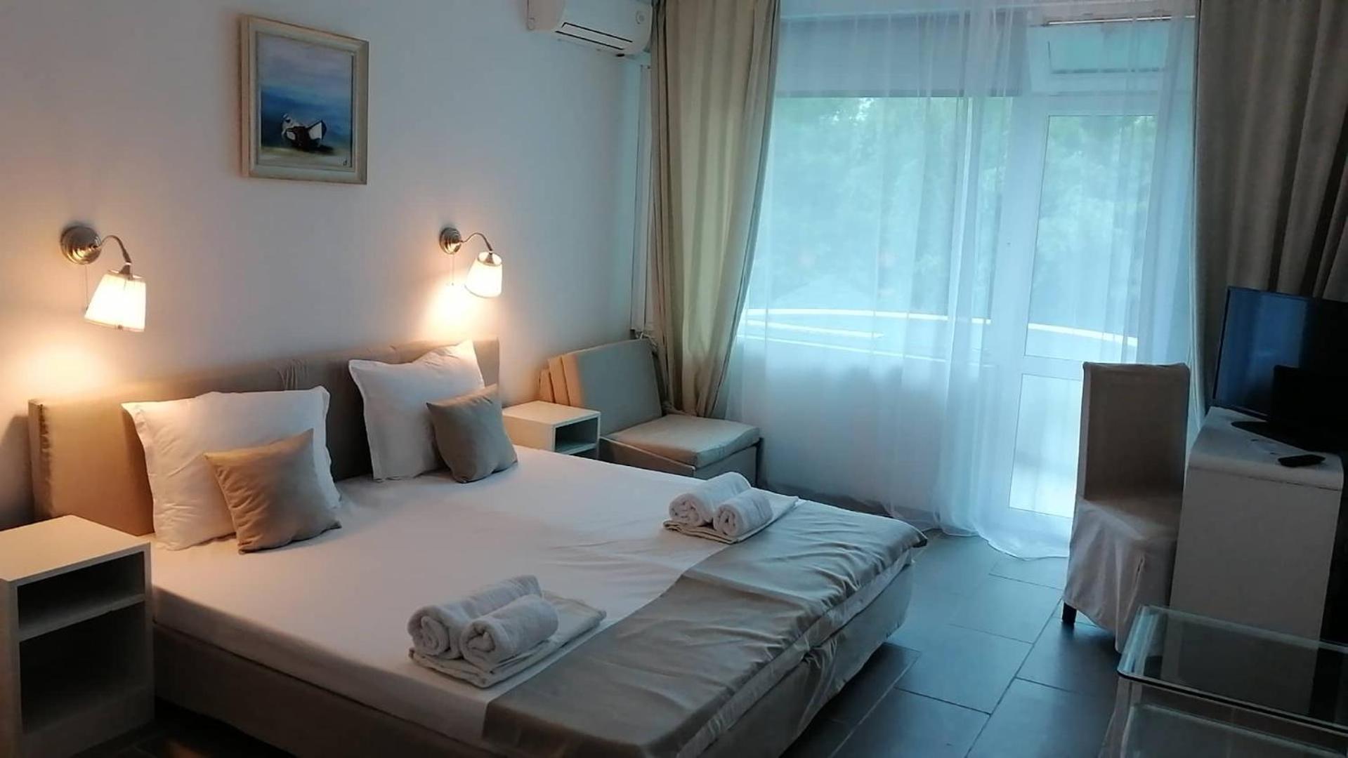 Double or Twin Room with Garden View photo 3