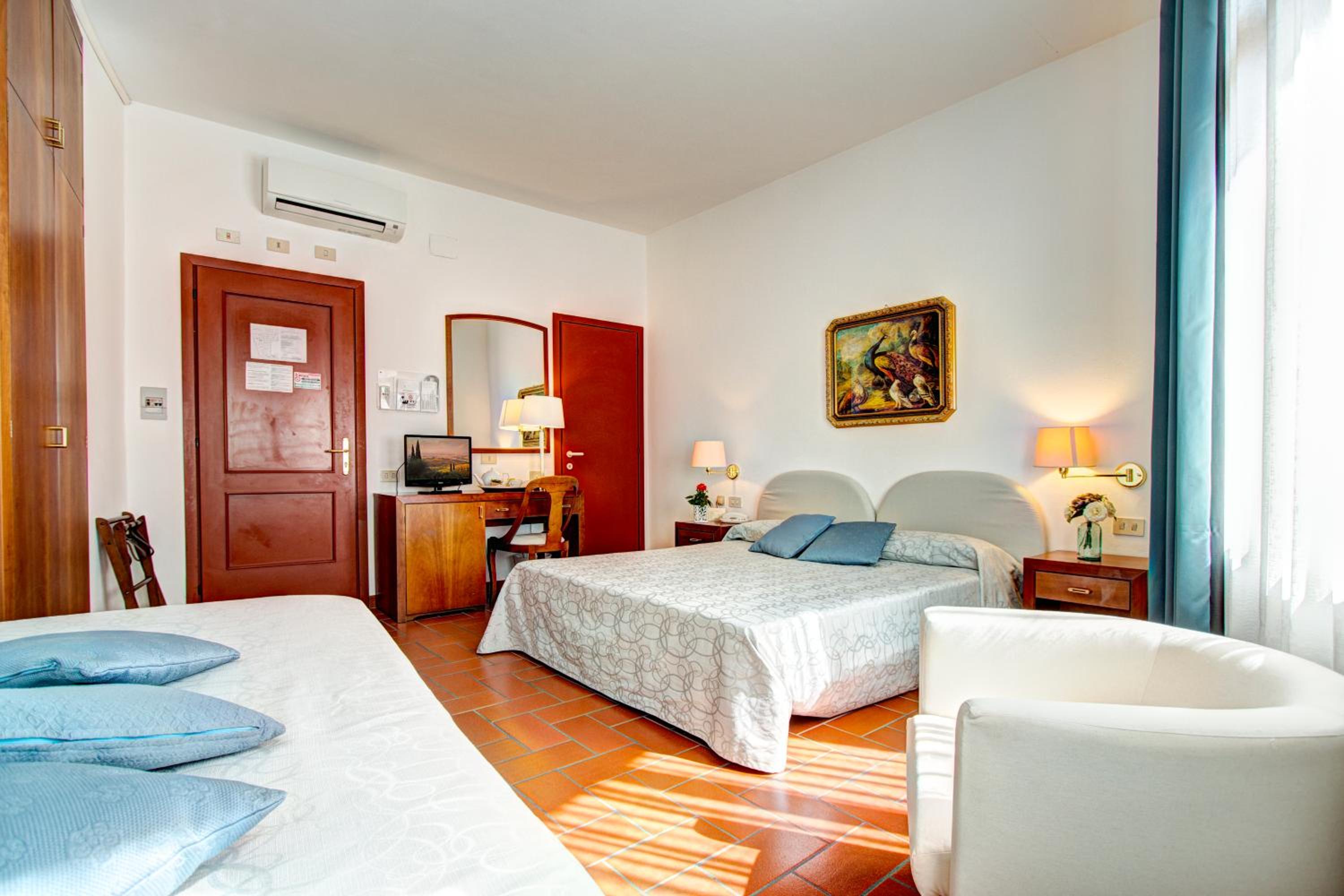 Standard Triple Room photo 2