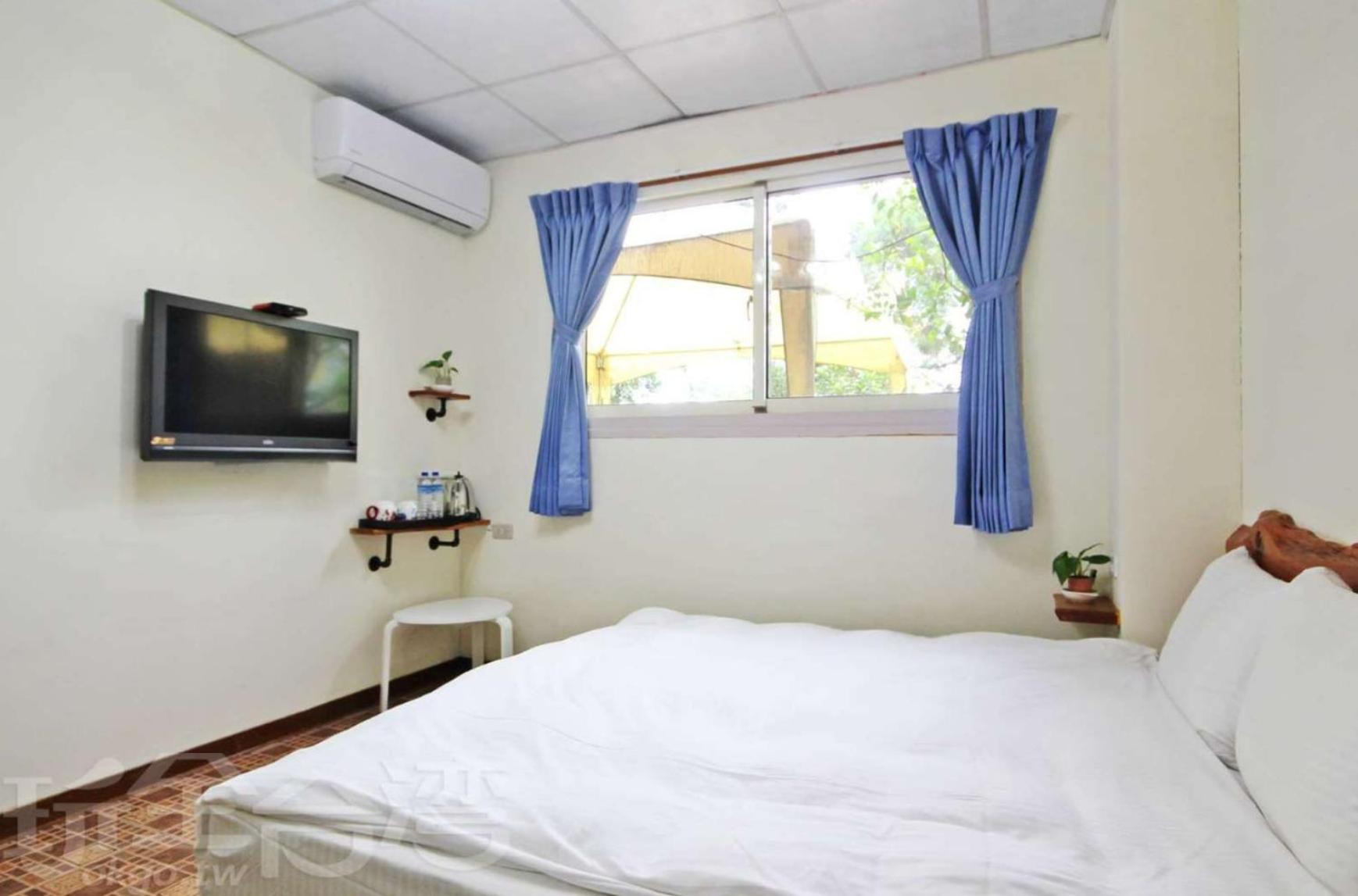 Double or Twin Room with Mountain View photo 3