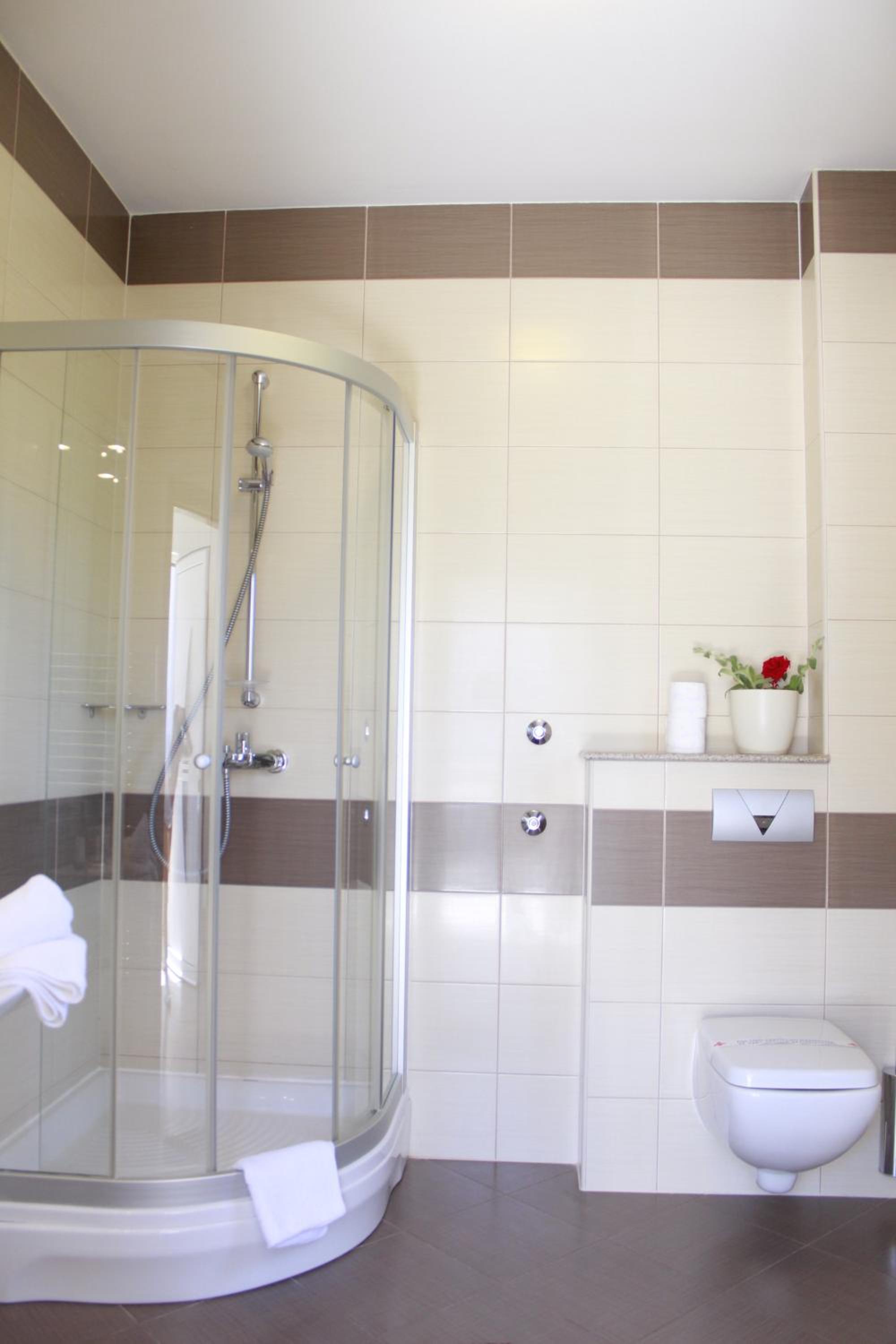 Classic Double Room with Balcony - Photo 11