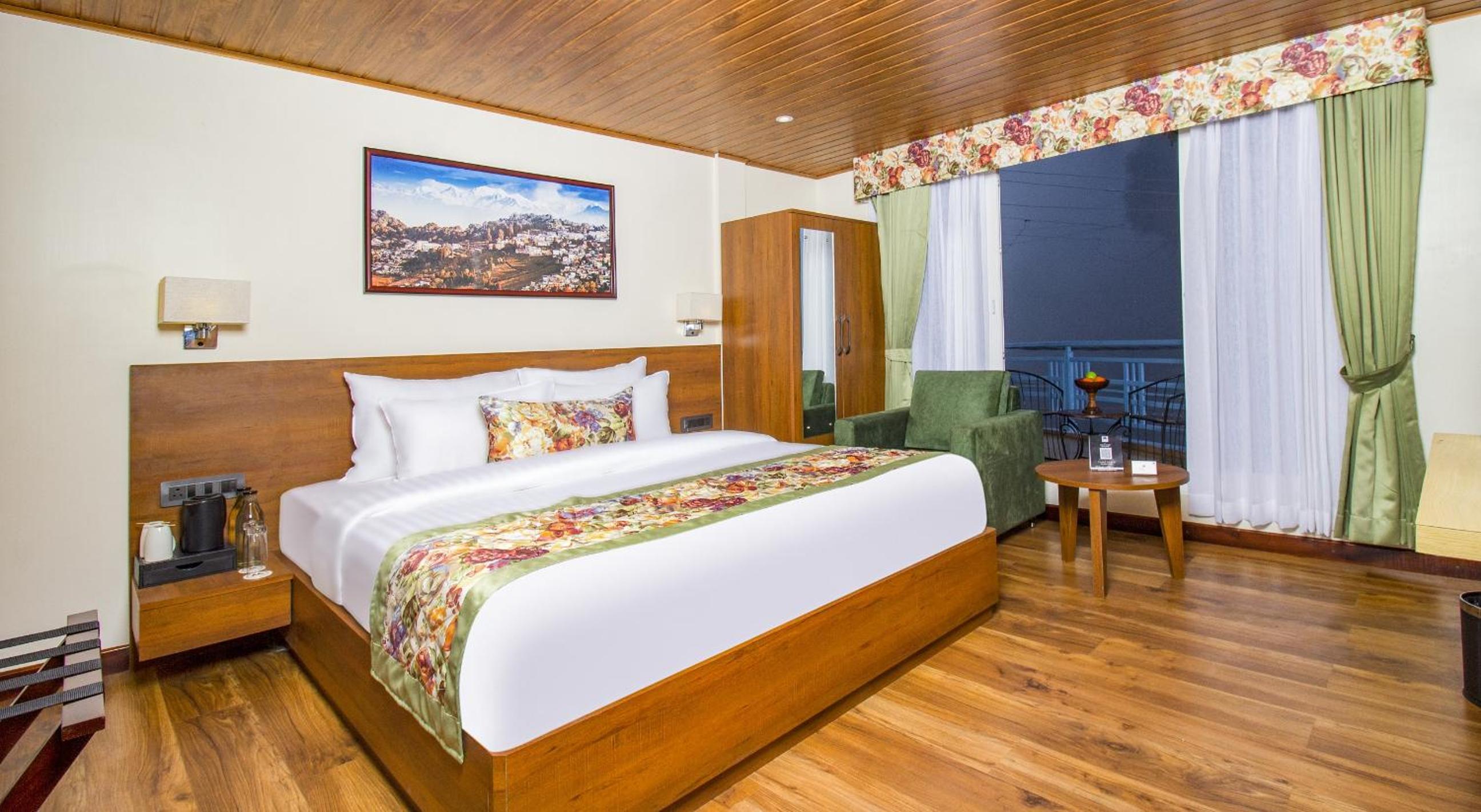 Suite with Balcony - Photo 2