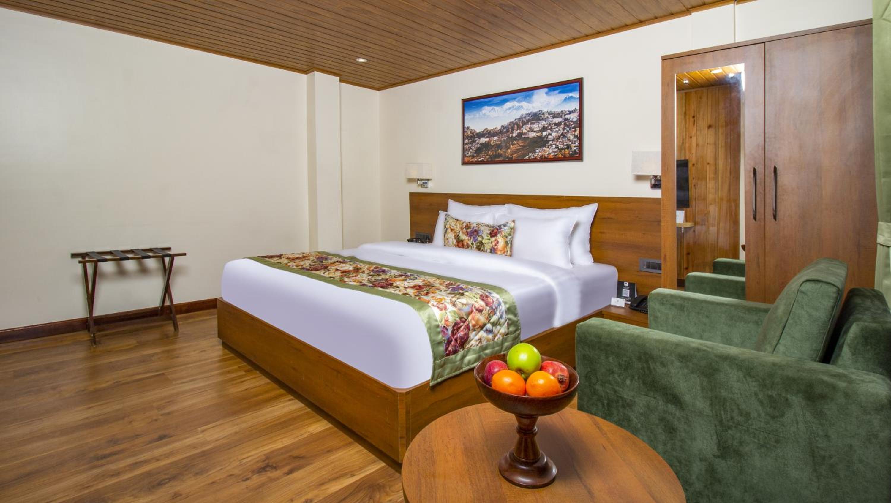 Suite with Balcony - Photo 3