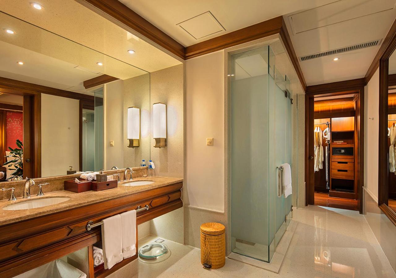 Deluxe River View Room (King Bed) photo 2