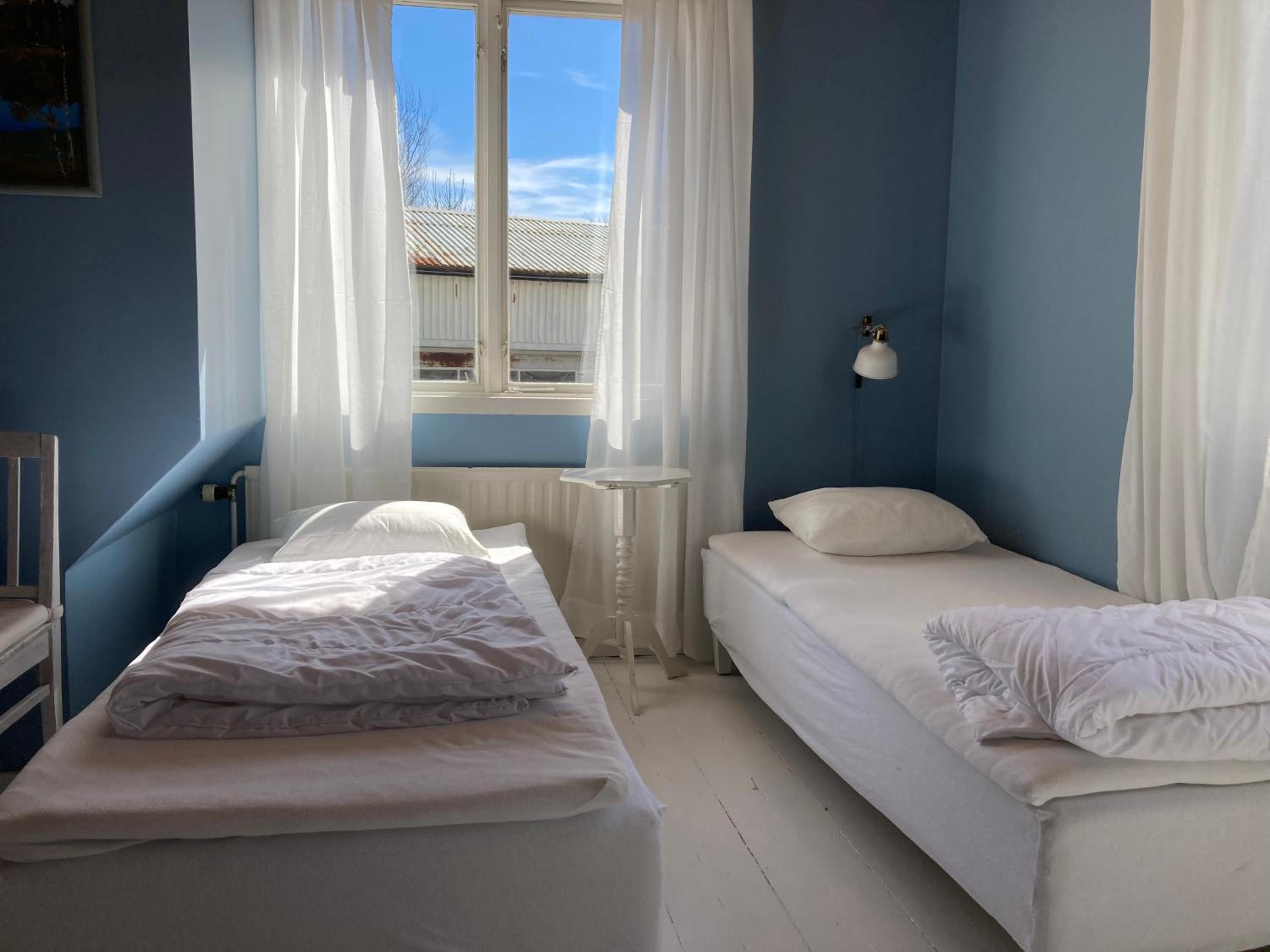 Quadruple Room with Shared Bathroom (4 Adults) photo 3