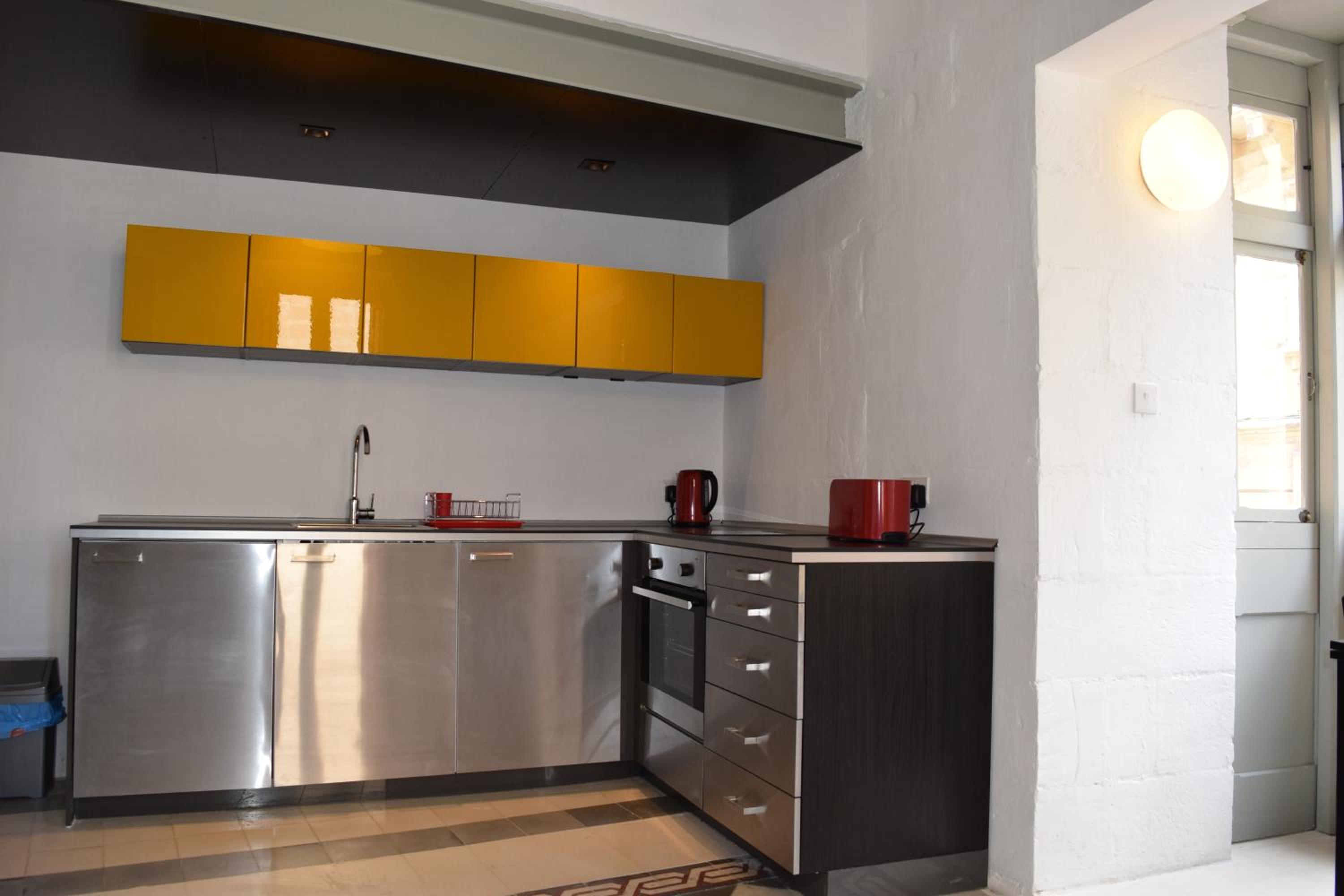 Two-Bedroom Townhouse - Photo 28
