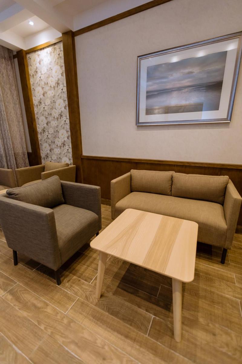 Deluxe Suite with Sea View - Photo 6