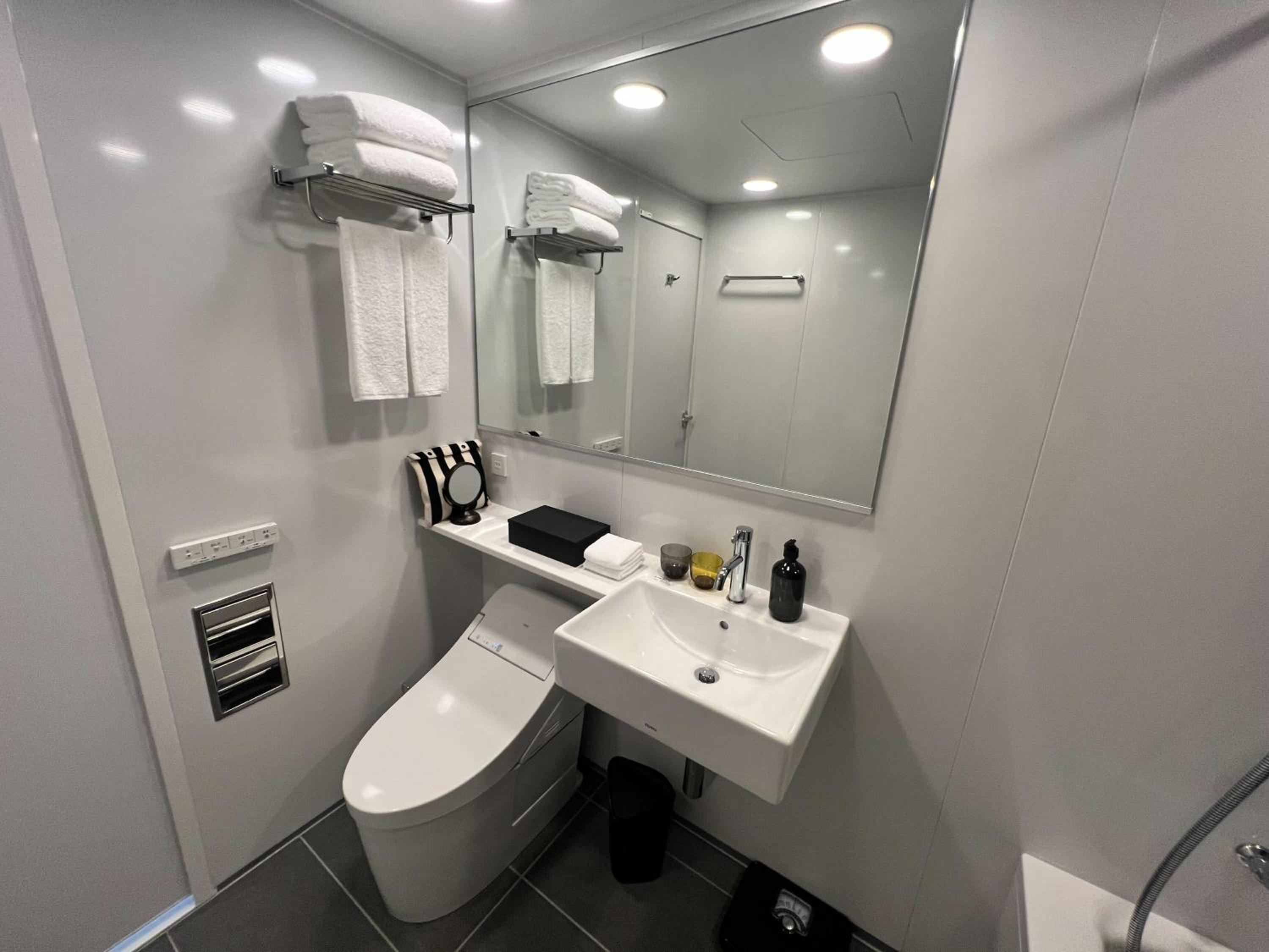 2 Bedroom - Photo 2