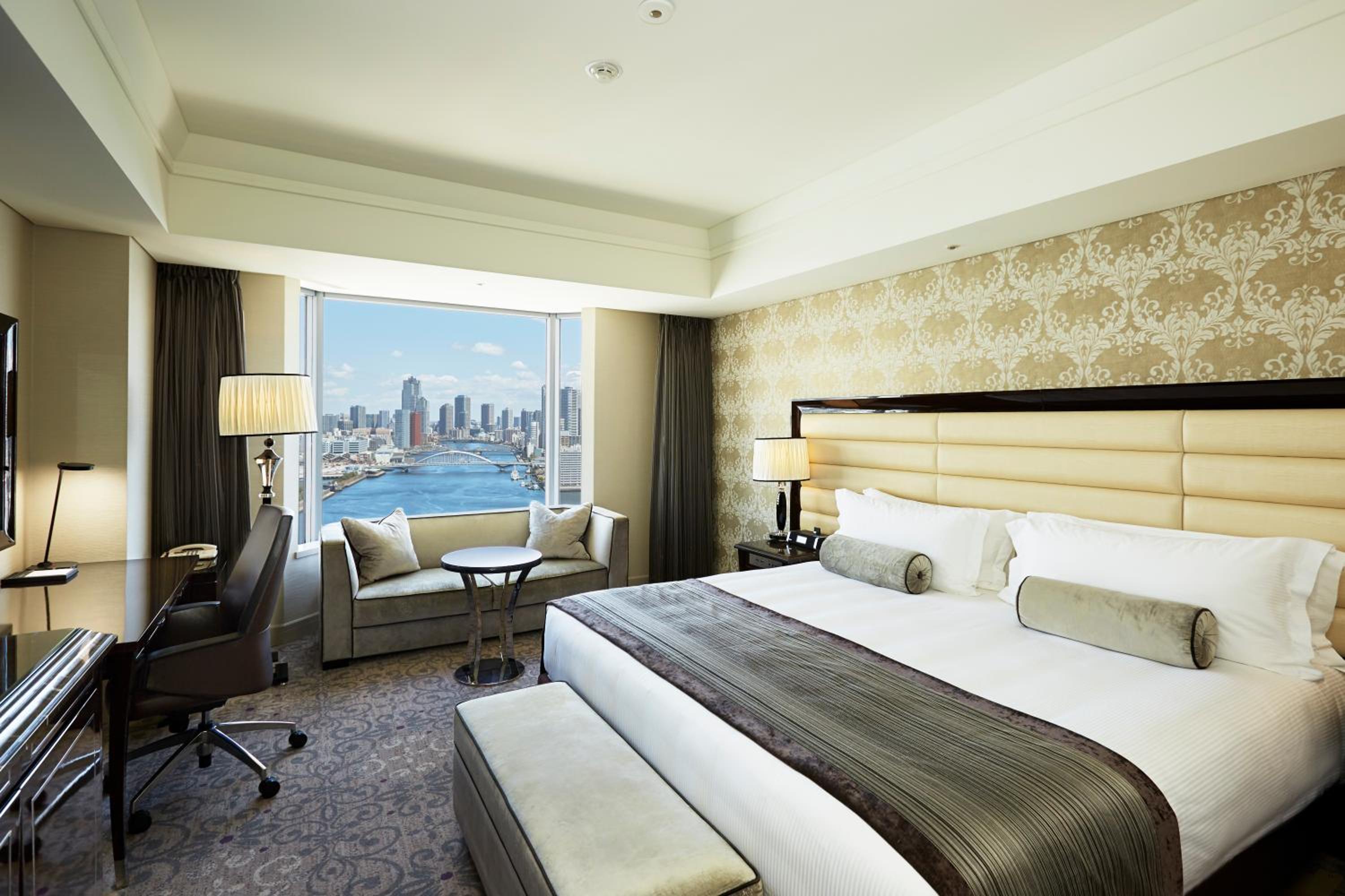 Classic King Room with River View - Club Lounge Access
