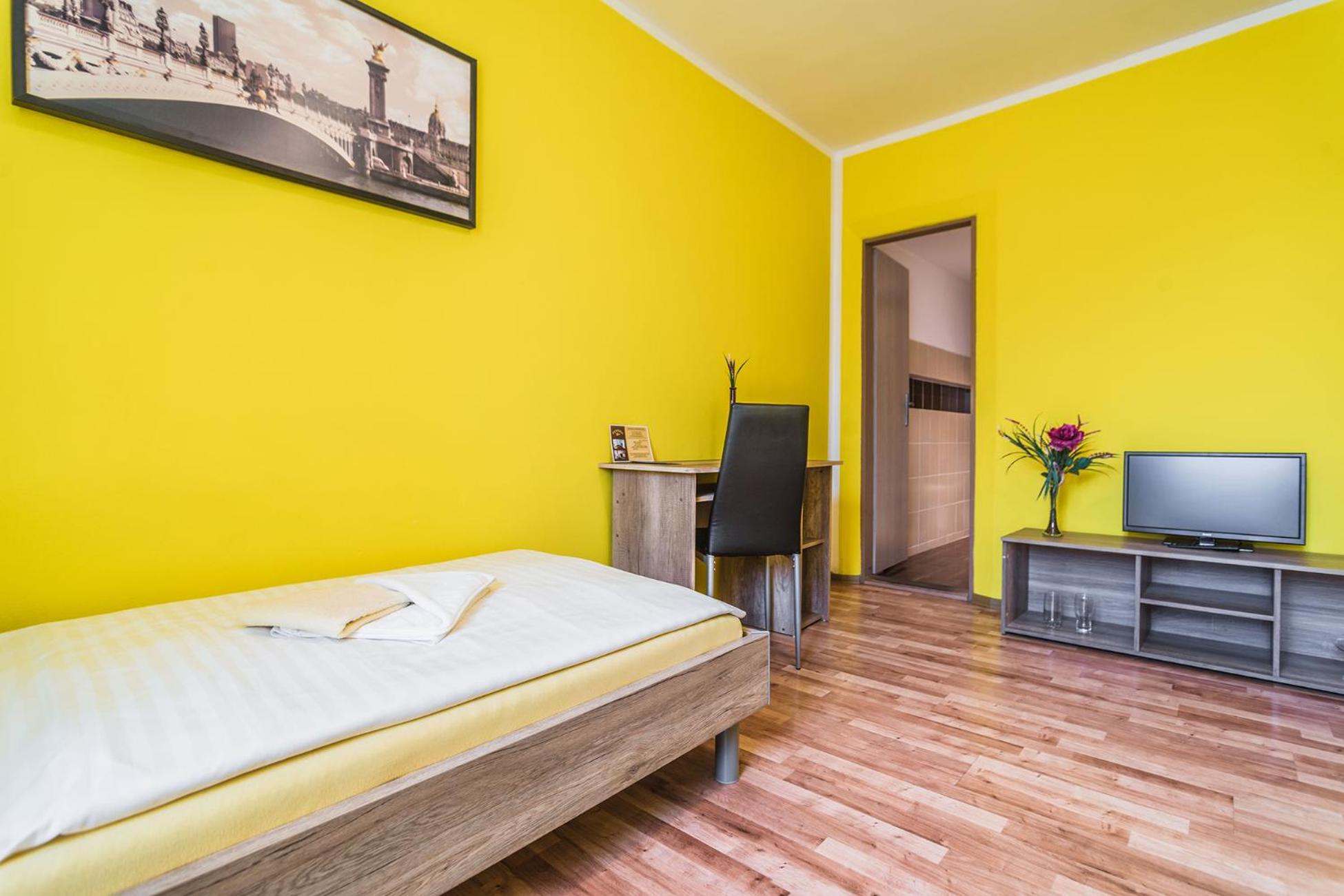 Standard Double or Twin Room - Photo 2