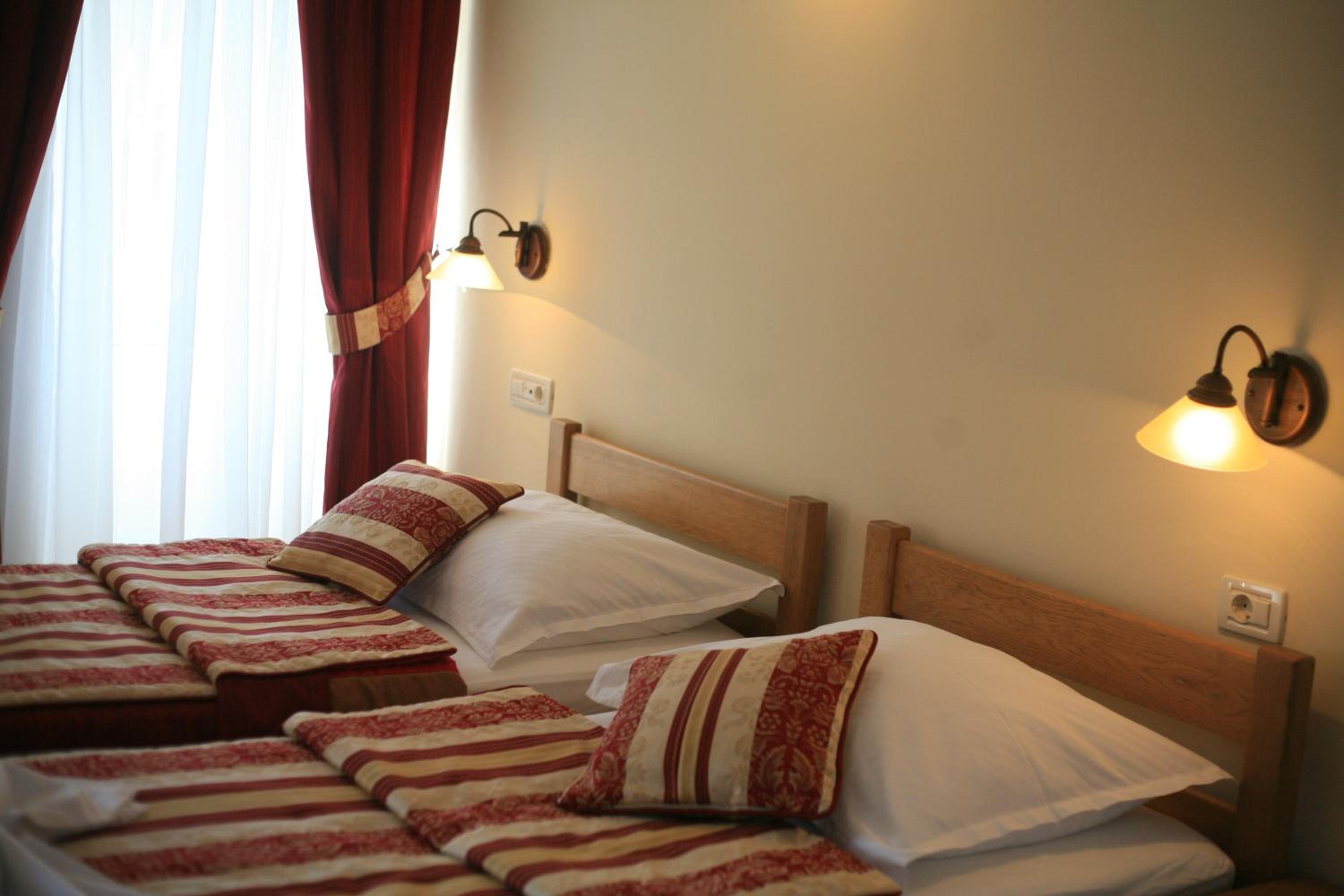 Twin Room with Sea View and Balcony - Photo 8