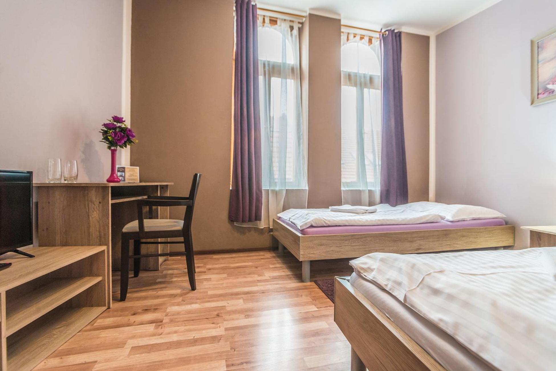 Standard Twin Room - Photo 5
