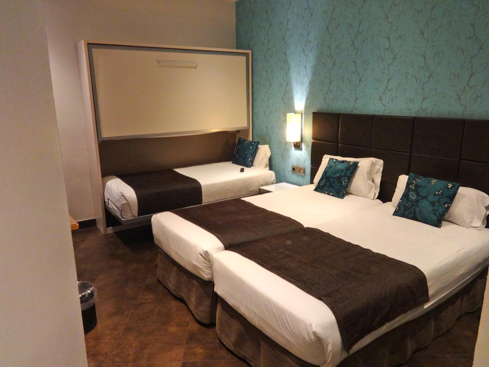 Classic Quadruple Room photo 2