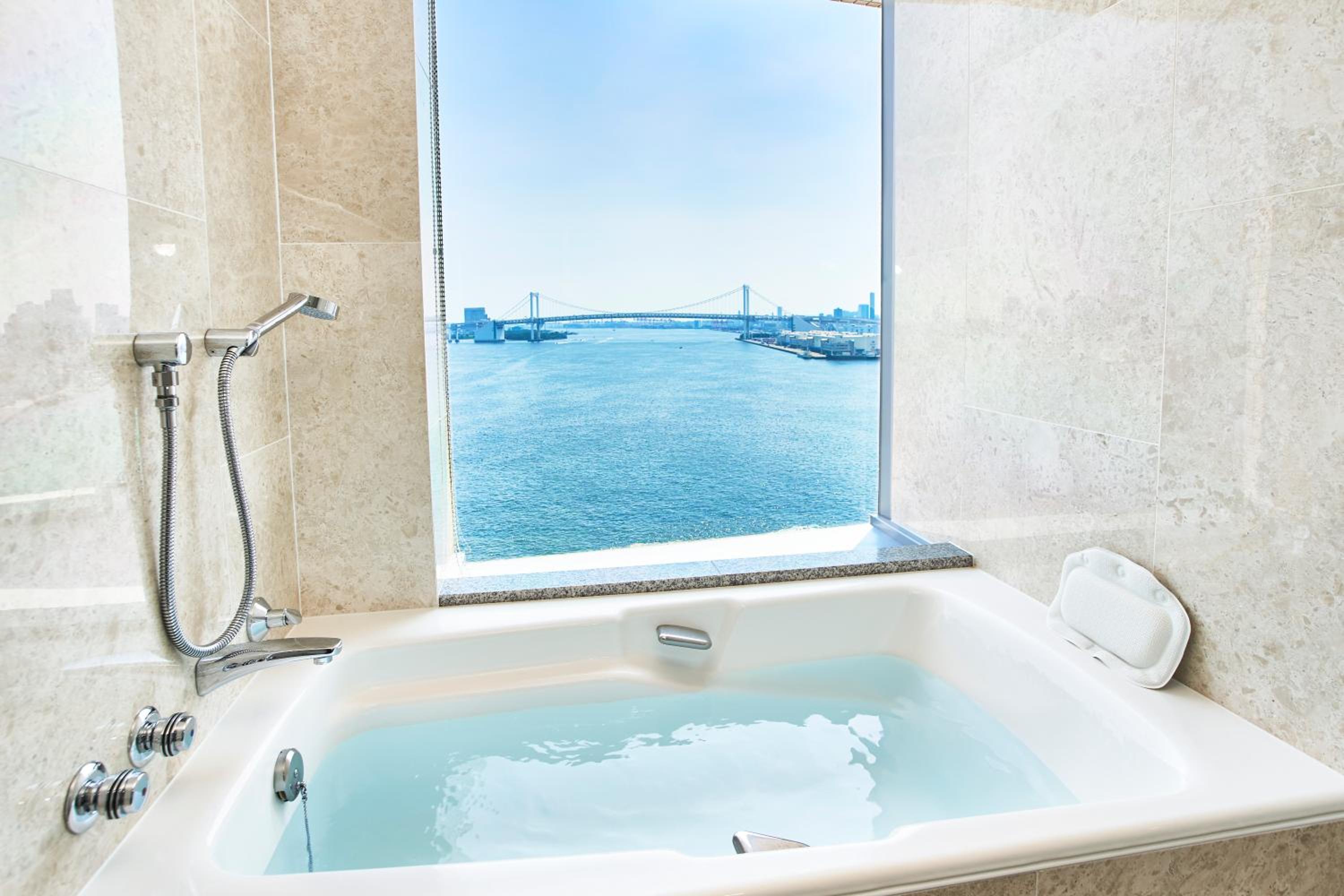 Premium Twin Room with Bay View photo Premium Twin Room with Bay View photo