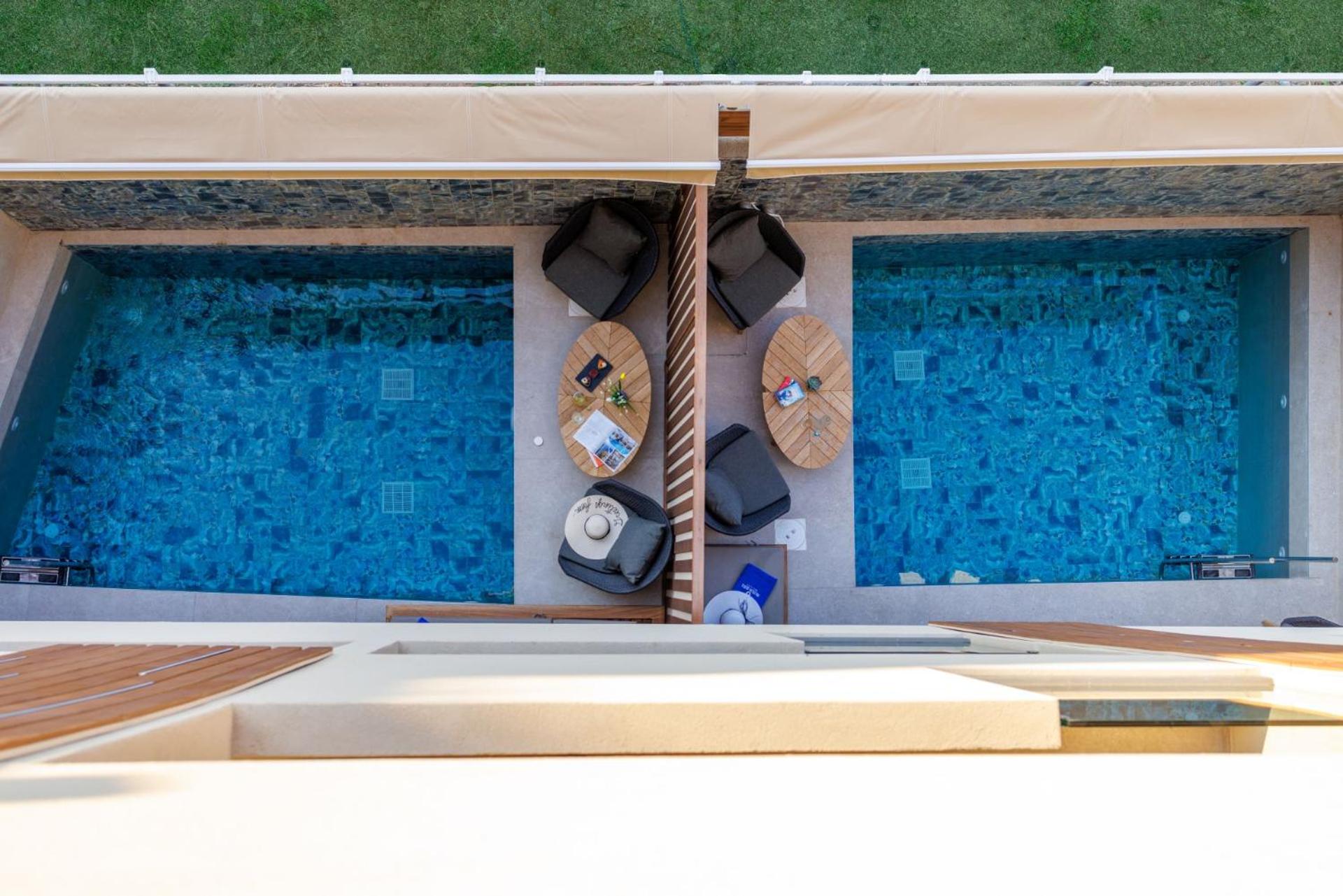 Junior Suite with Private Pool - Photo 22