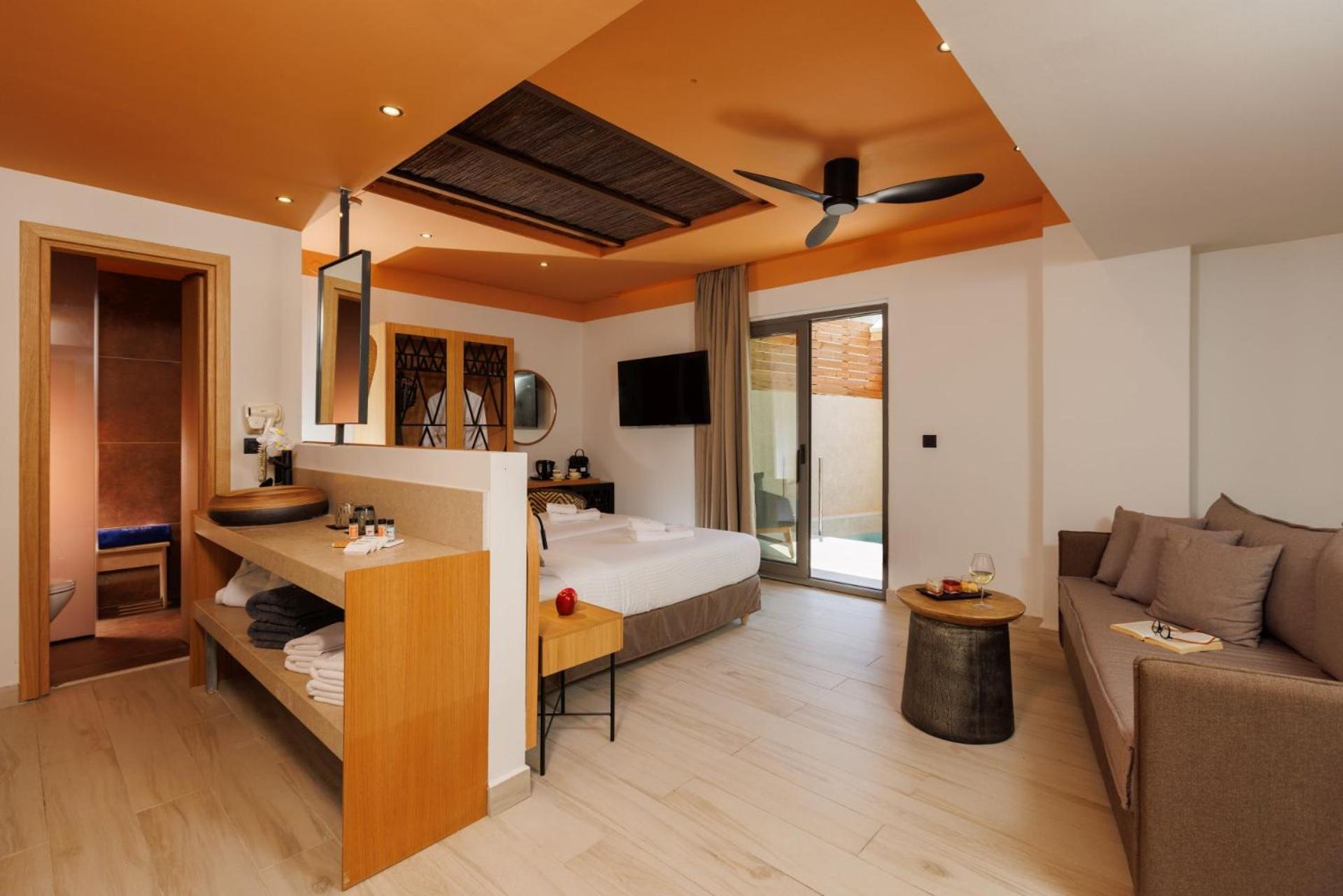 Junior Suite with Private Pool - Photo 21