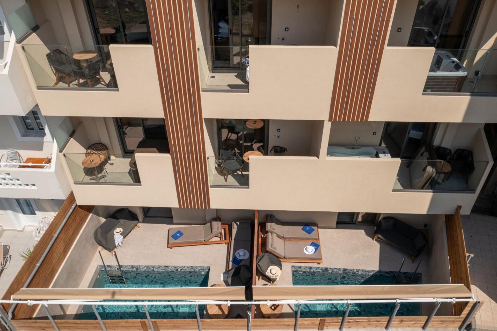 Junior Suite with Private Pool - Photo 17