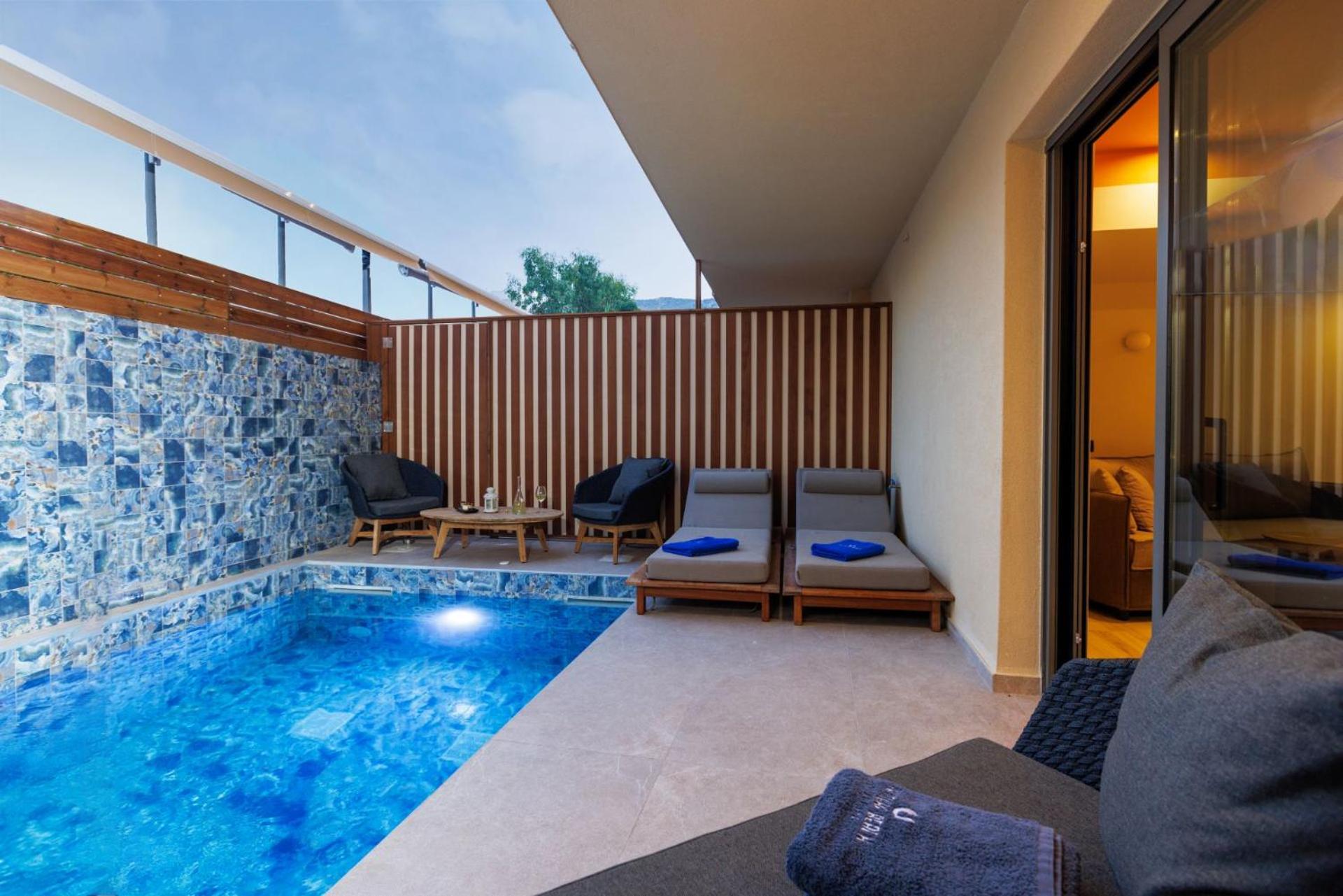 Junior Suite with Private Pool - Photo 16