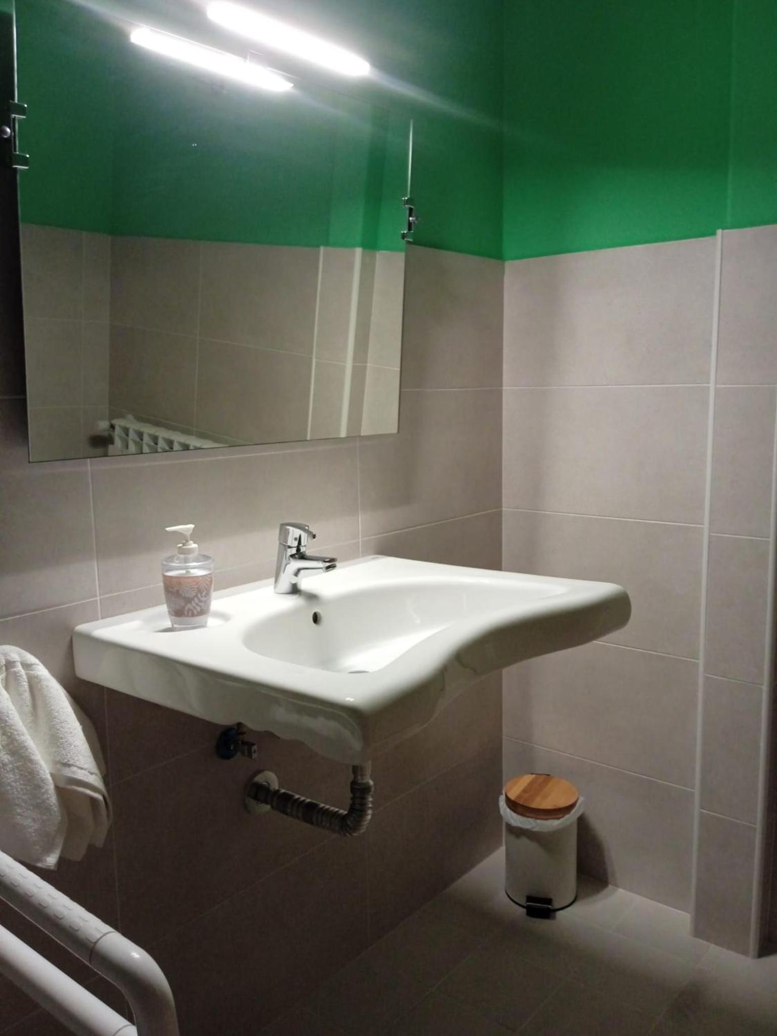 Quadruple Room with Private Bathroom photo 3