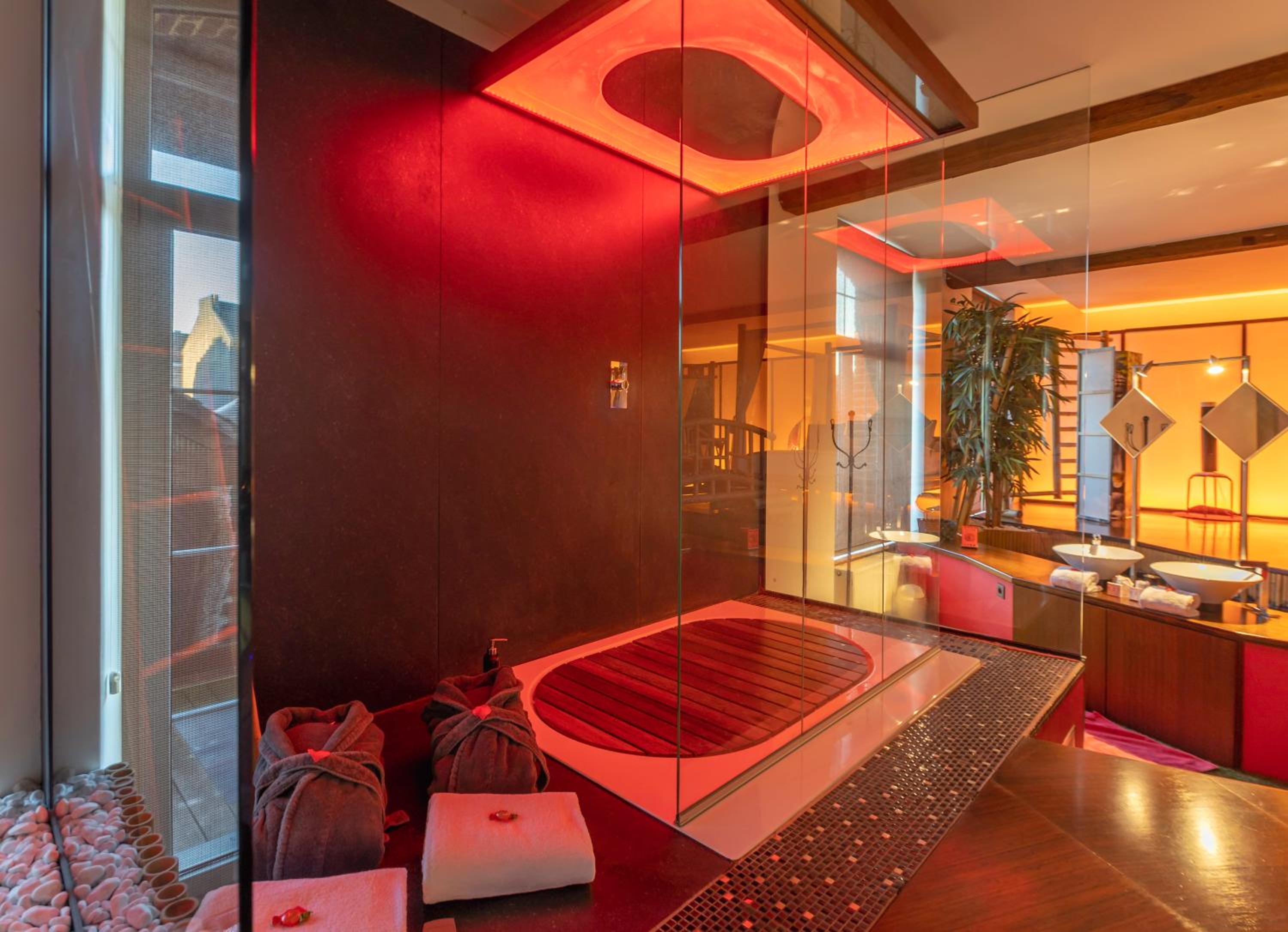Suite - Photo 10