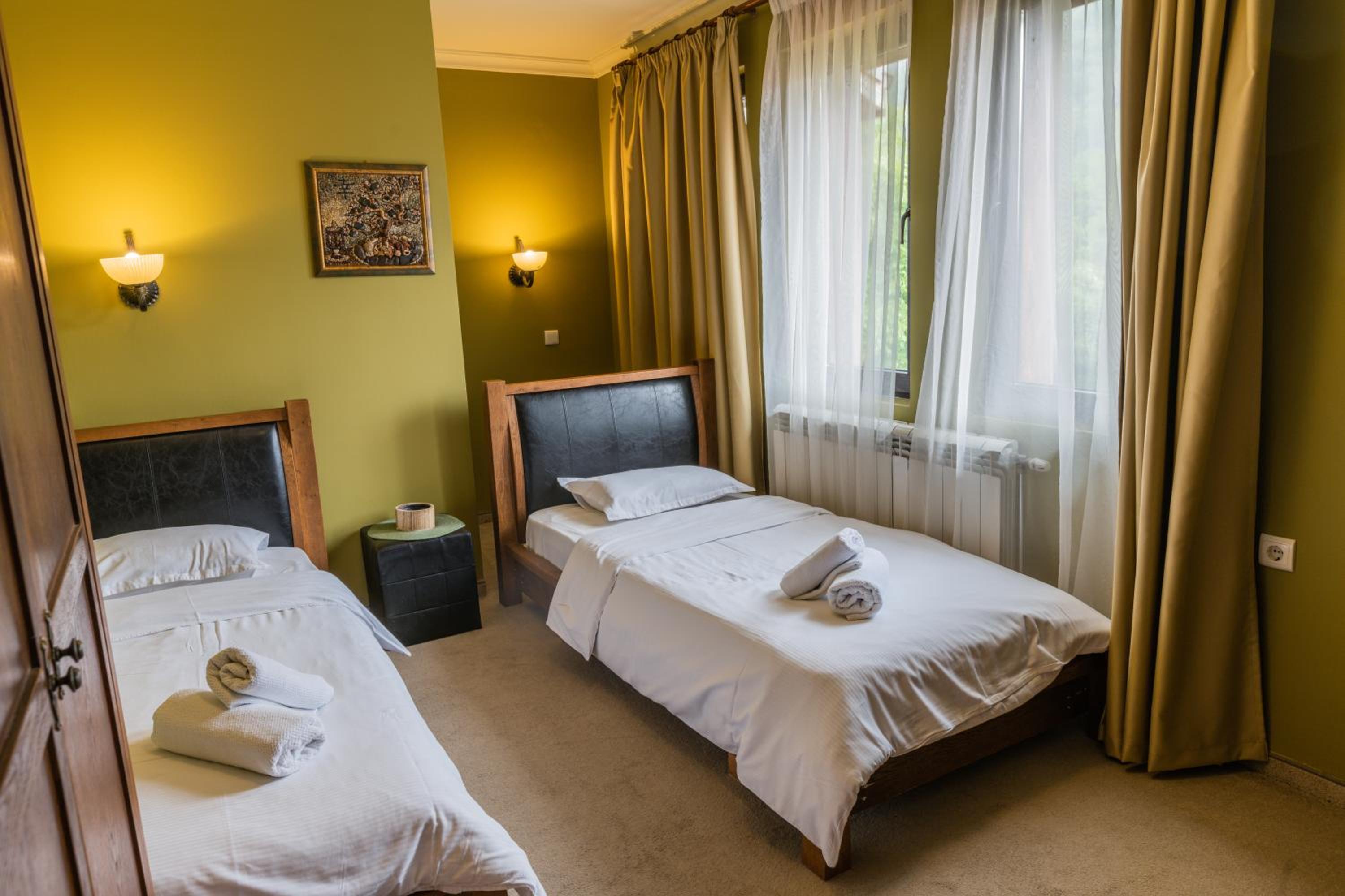 Large Twin Room photo 2