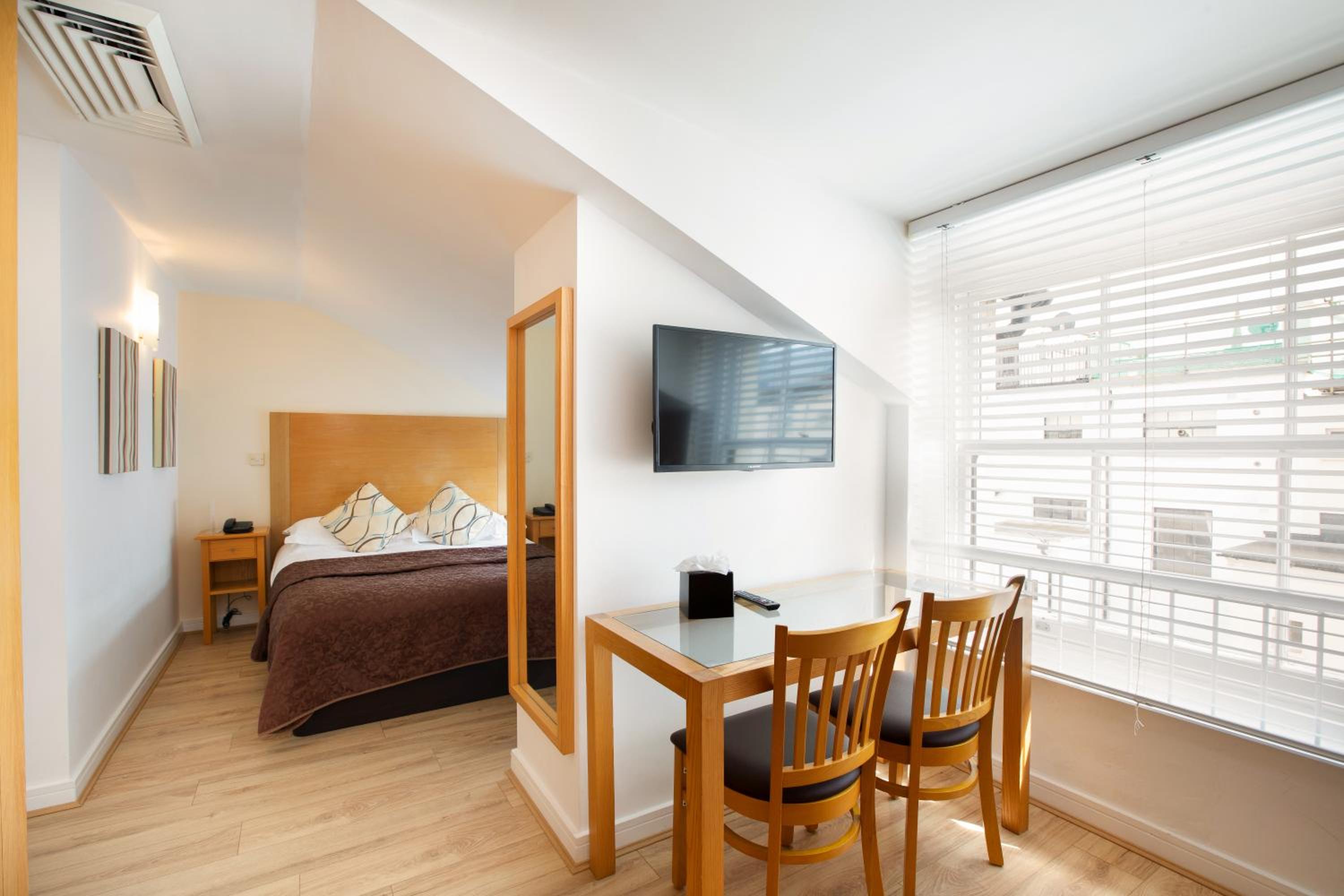 Executive Deluxe Studio Suite photo 2