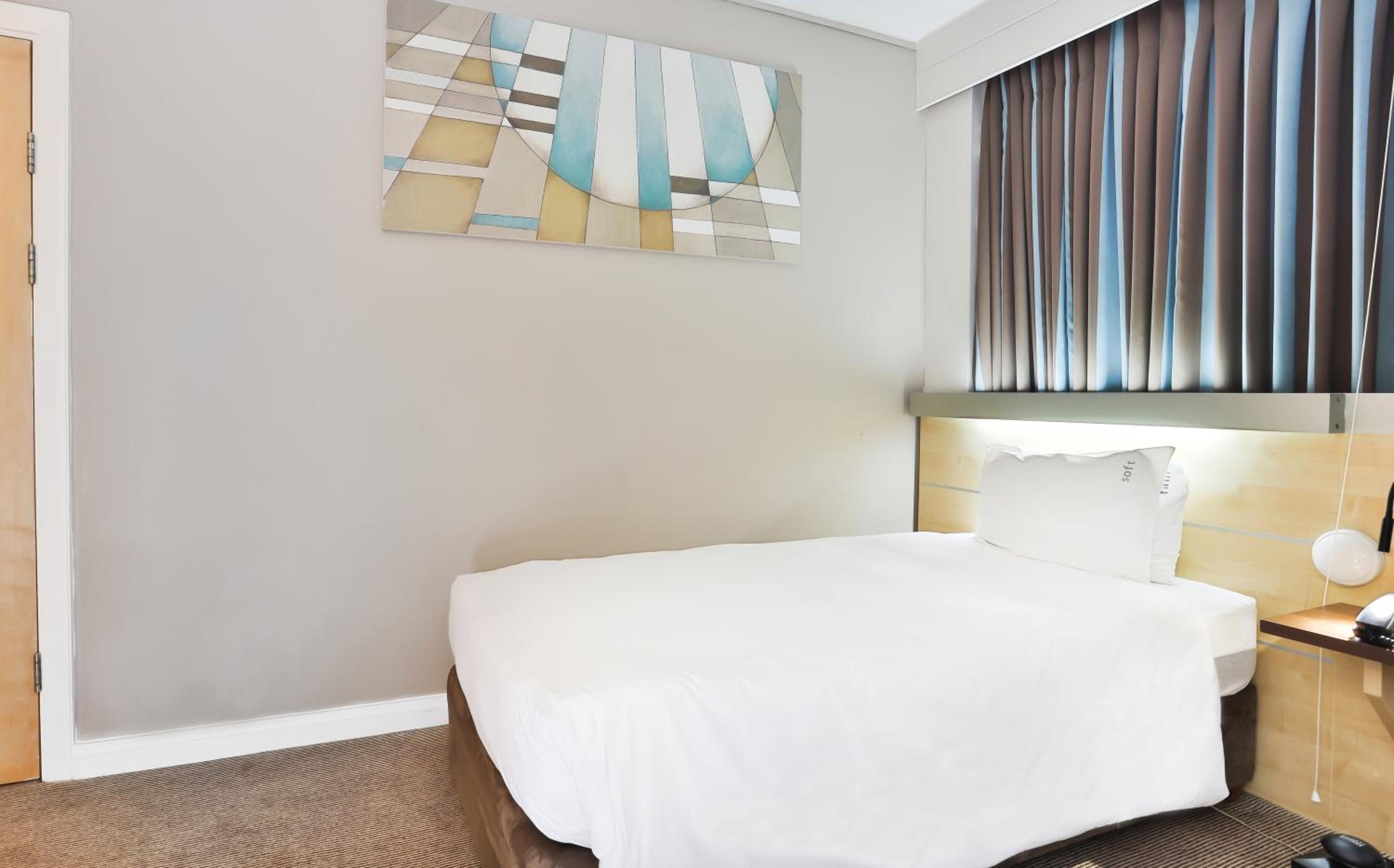 Standard Single Room - Non-Smoking/Wheelchair Accessible