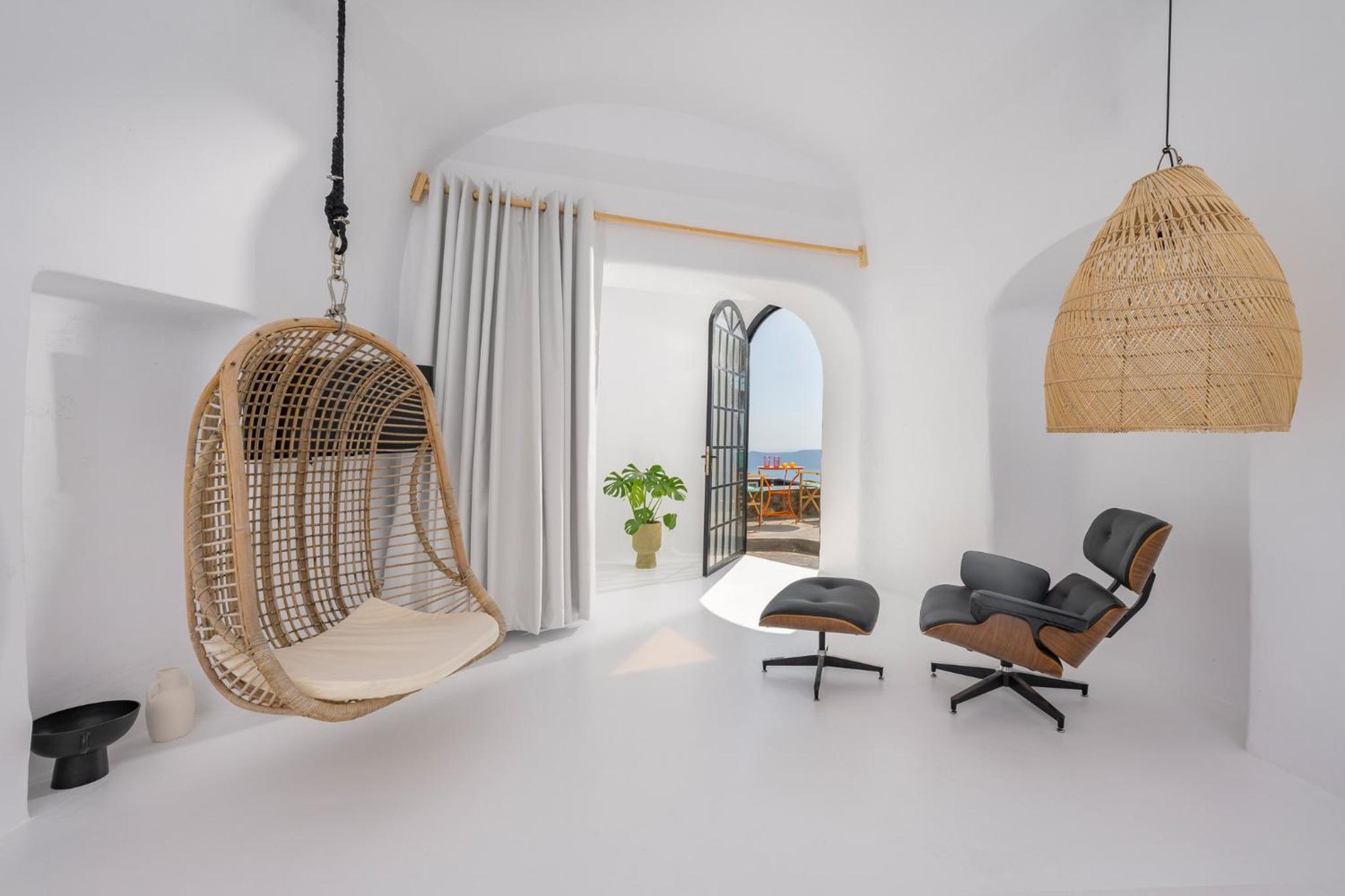 Helidonia - Superior Triple Suite with Outdoor Plunge Pool & Caldera View 