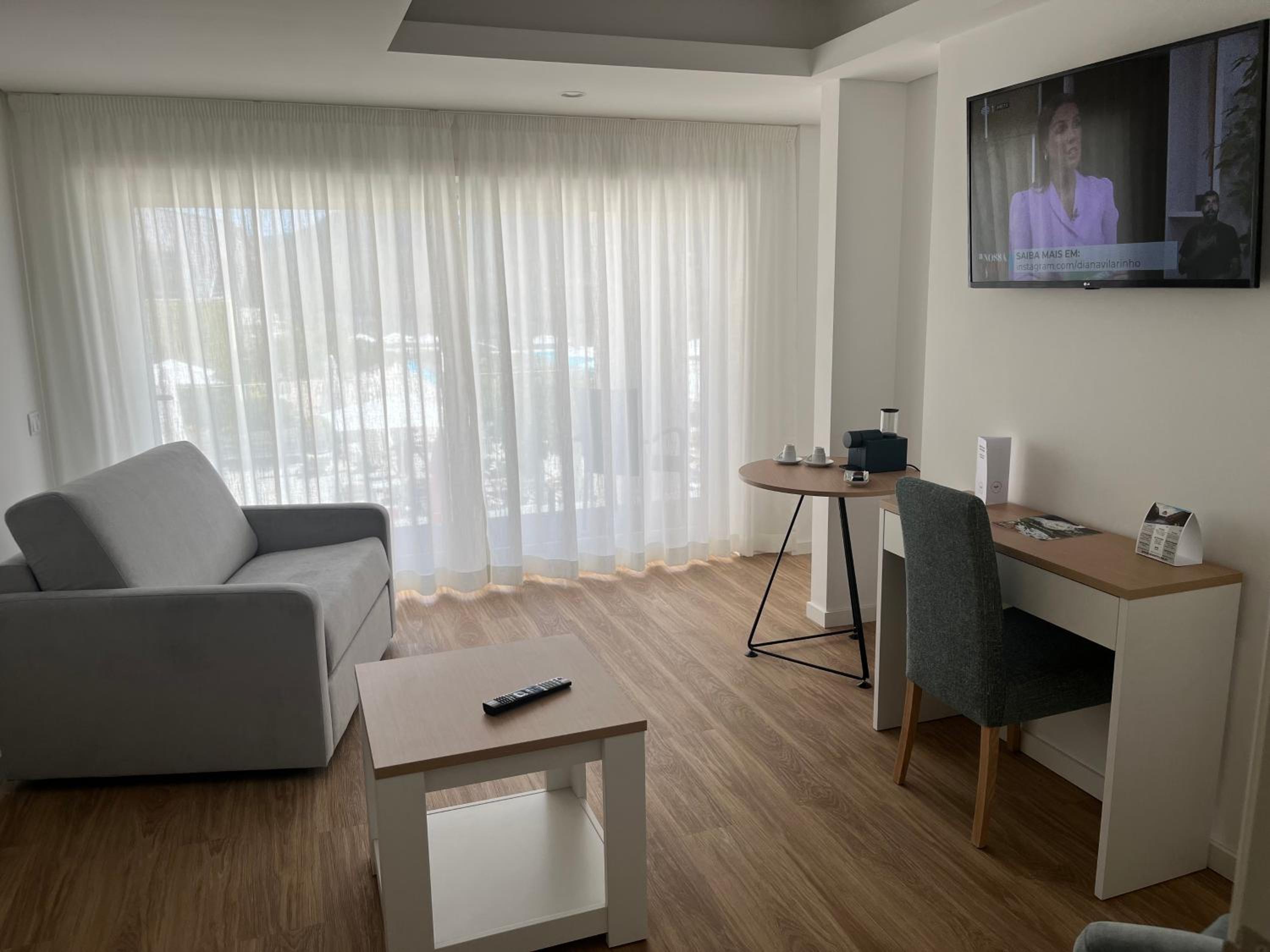 Superior Suite - Photo 8