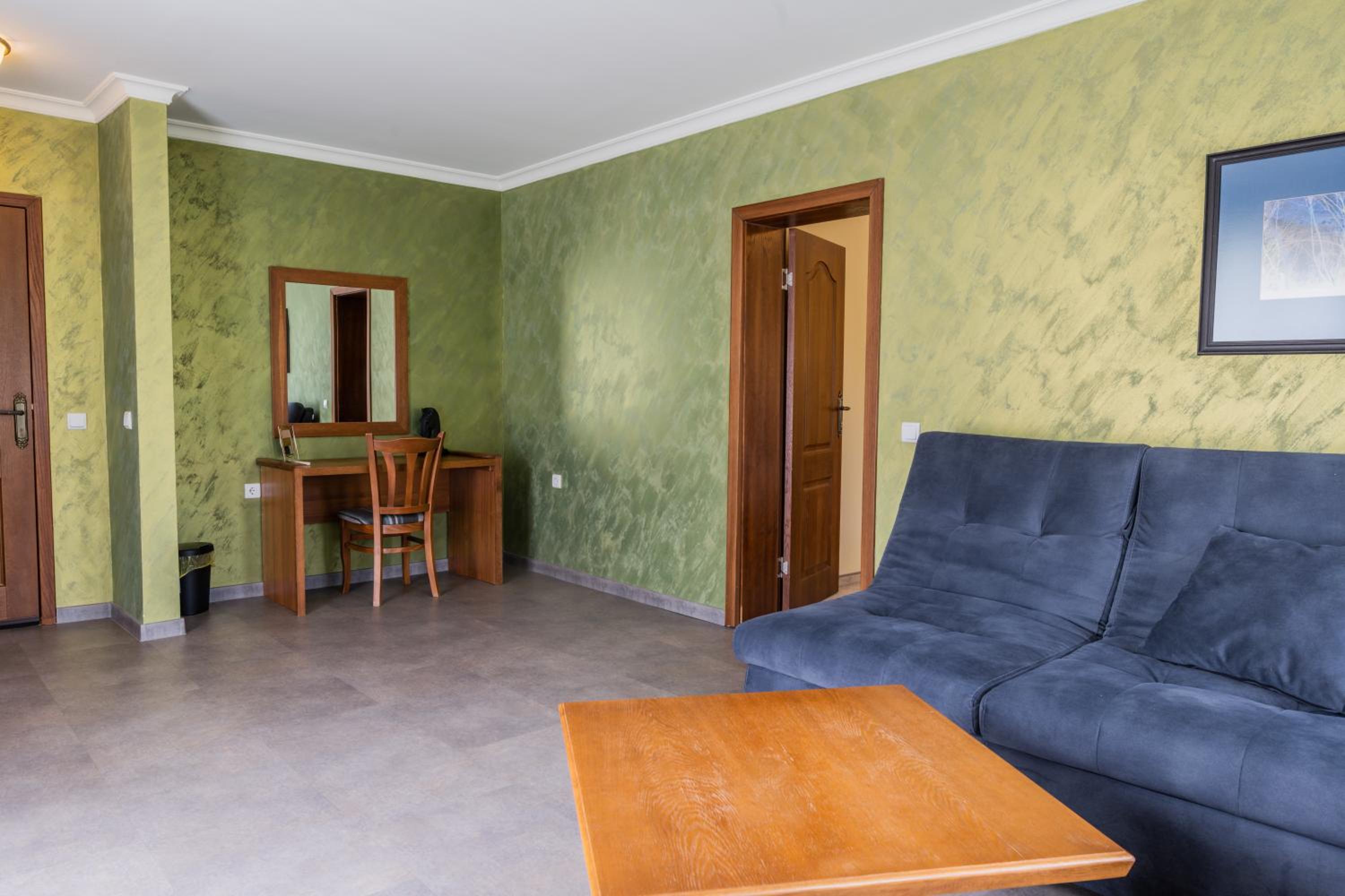 One-Bedroom Apartment photo 2