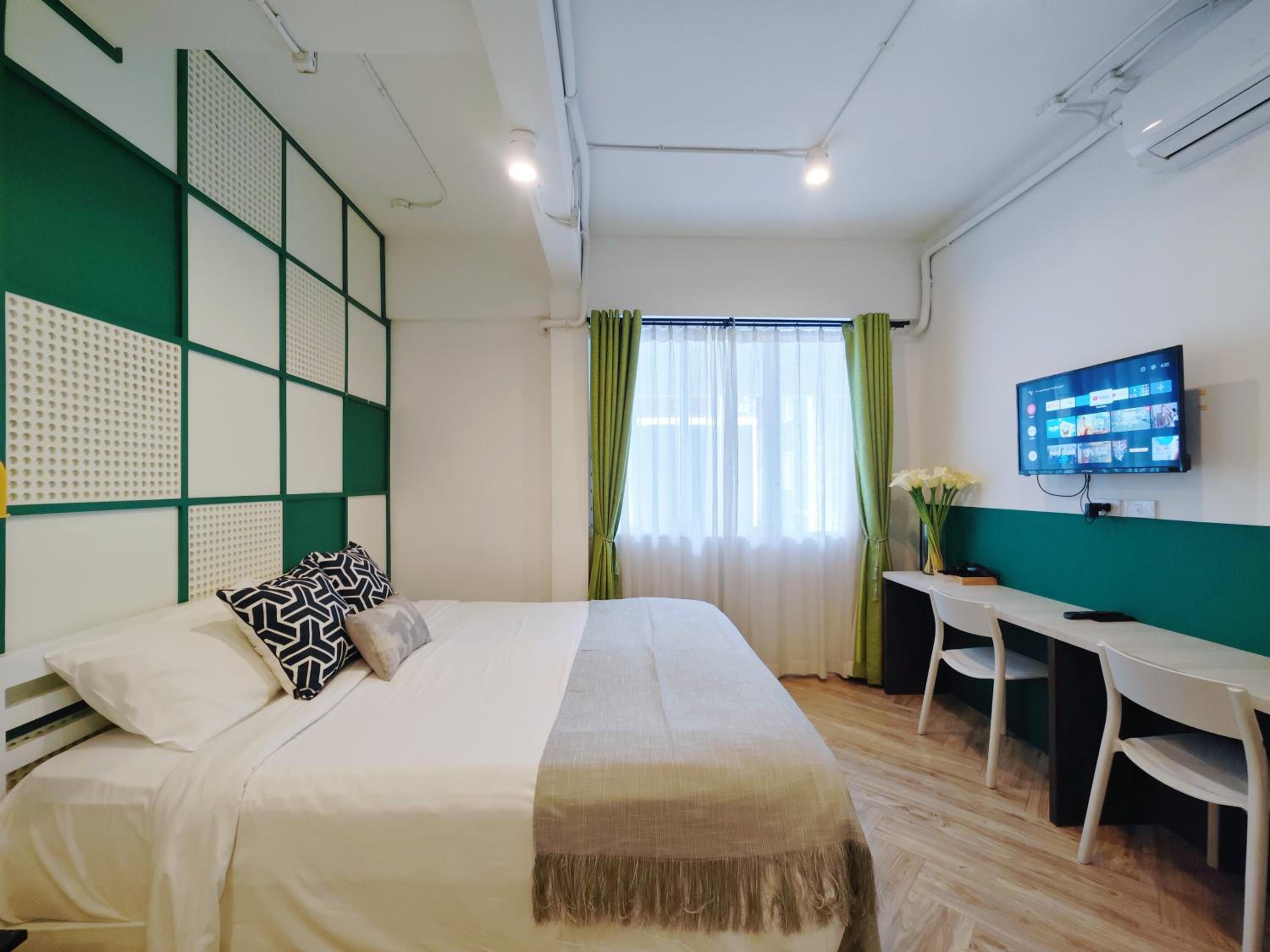 Standard King Room photo 3
