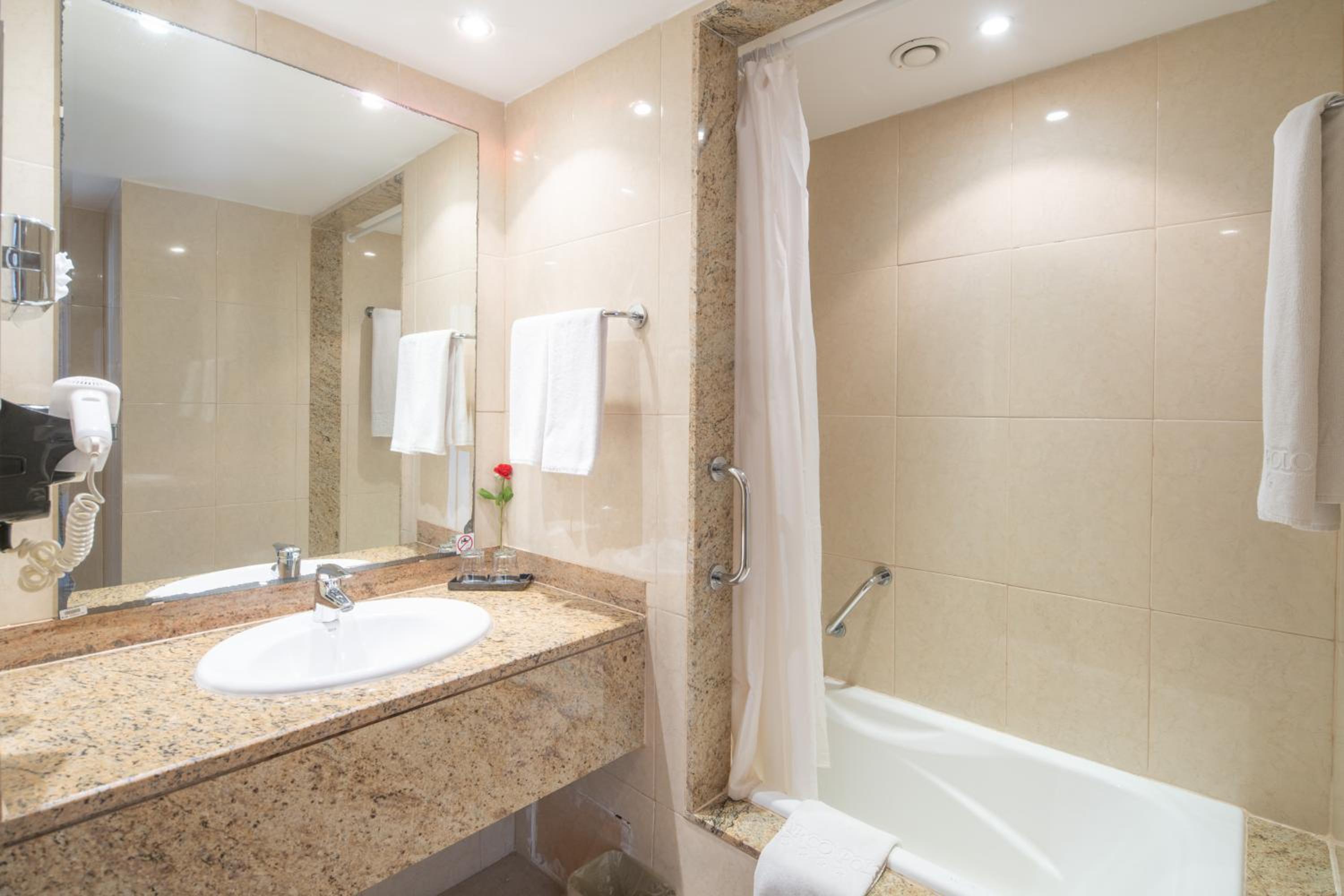 Double Room - Photo 2