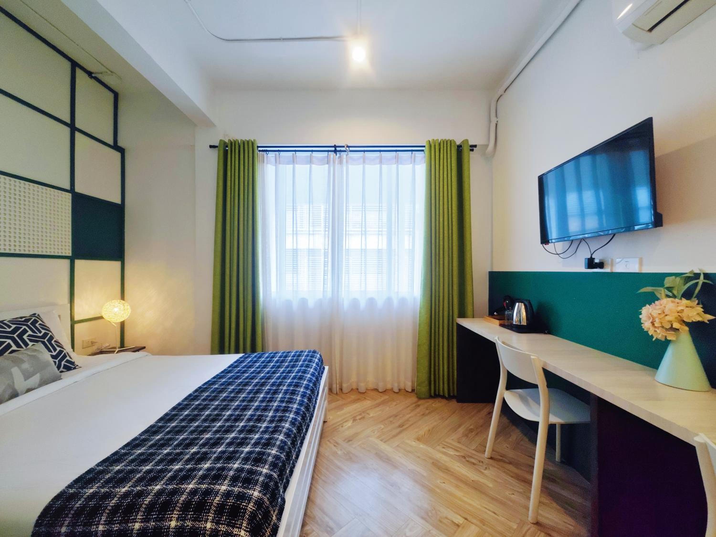 Deluxe Queen Room