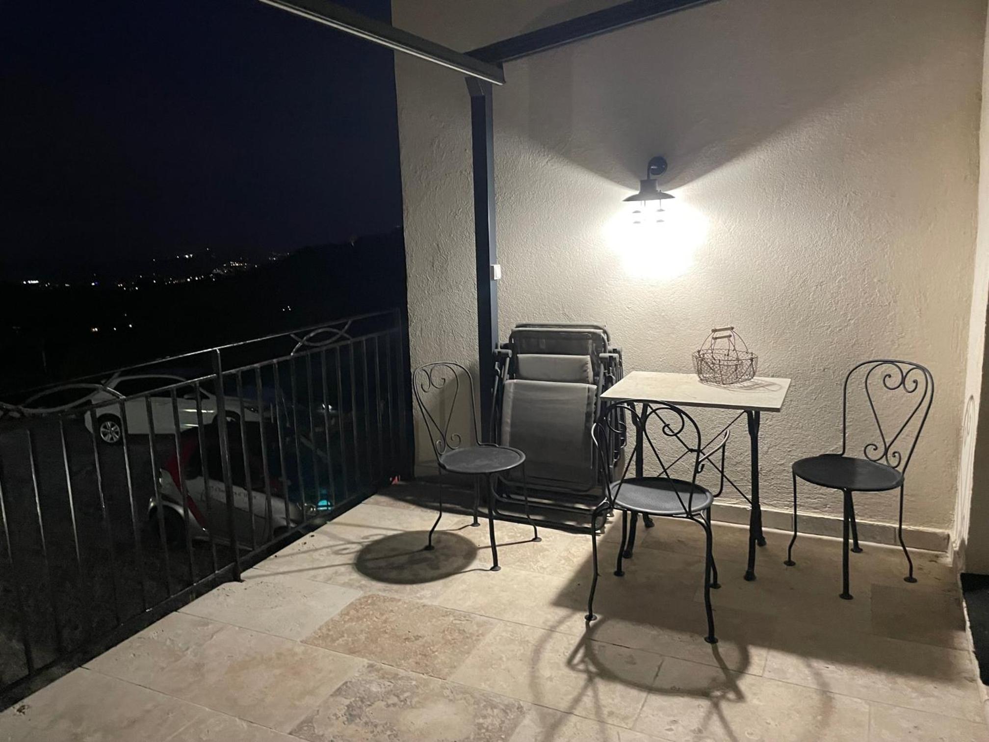 Apartment with Terrace - Photo 13