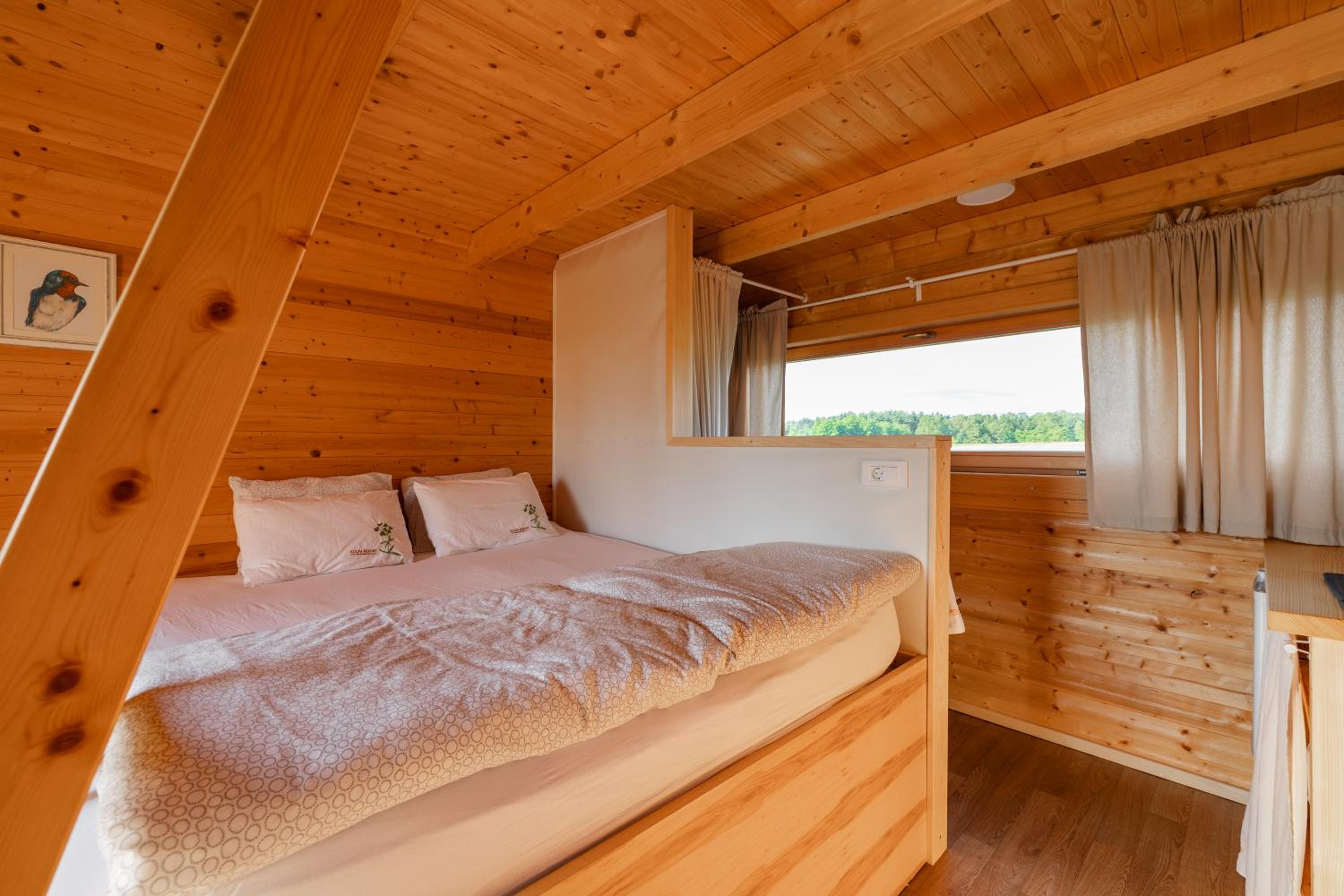 Chalet with ensuite Toilet and Sink photo 1
