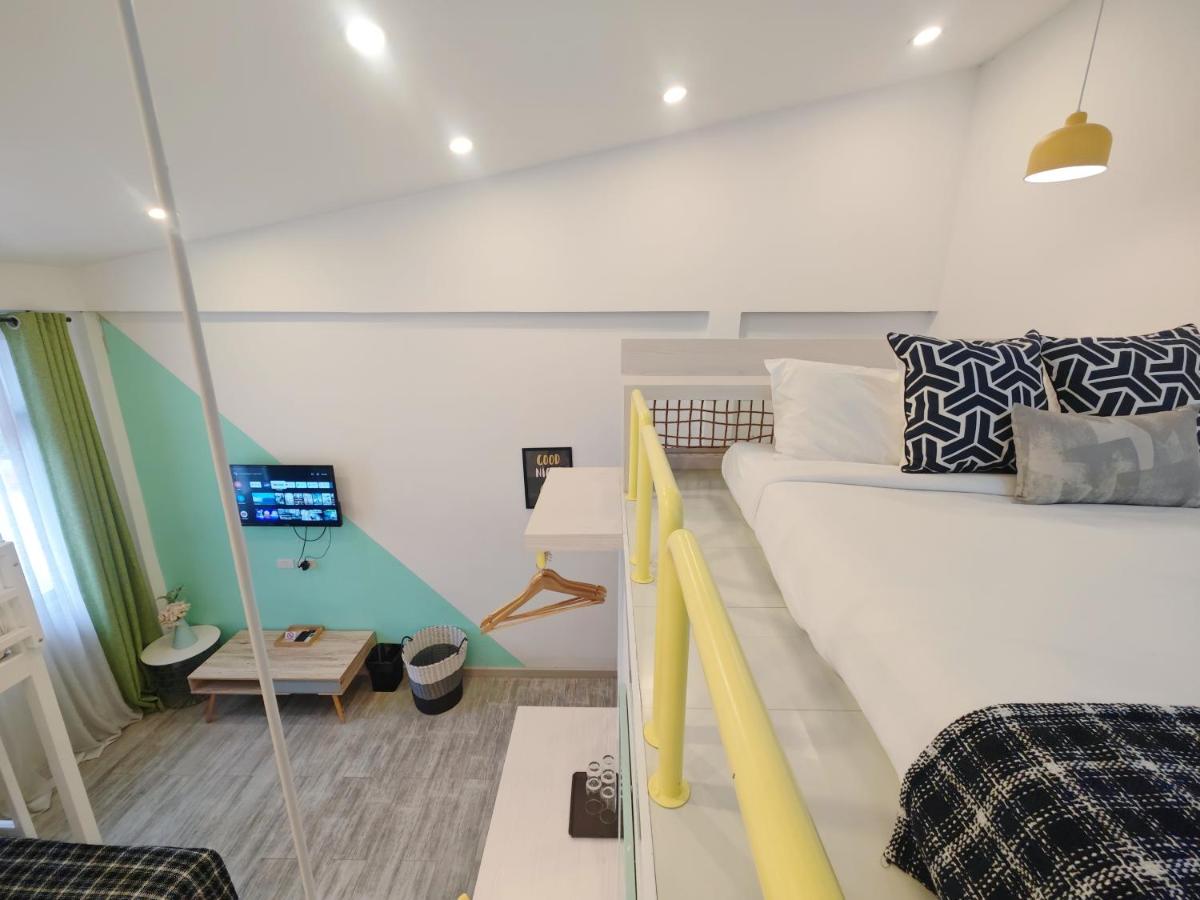 Family Room - Photo 6