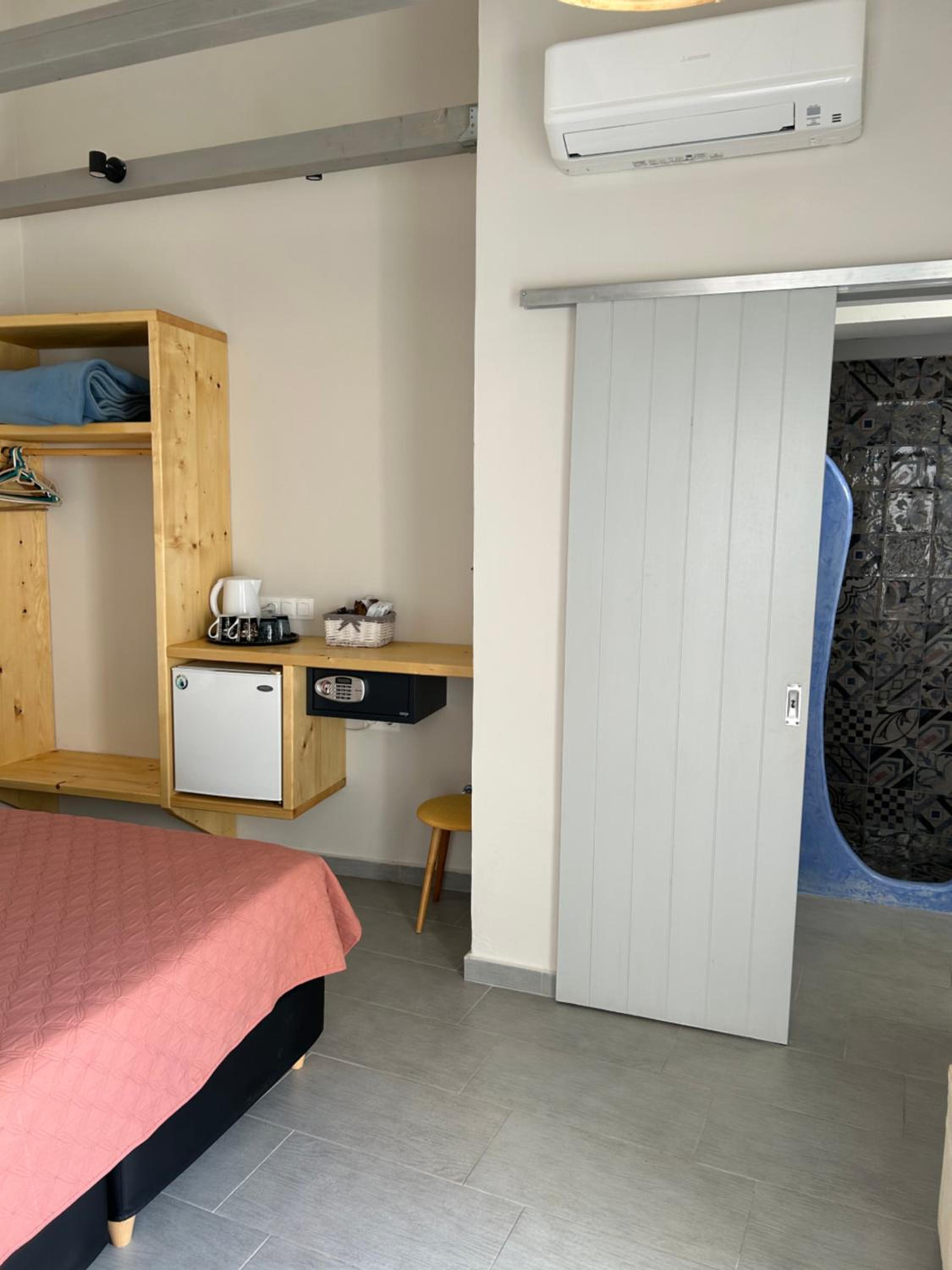 Small Double Room - Photo 8
