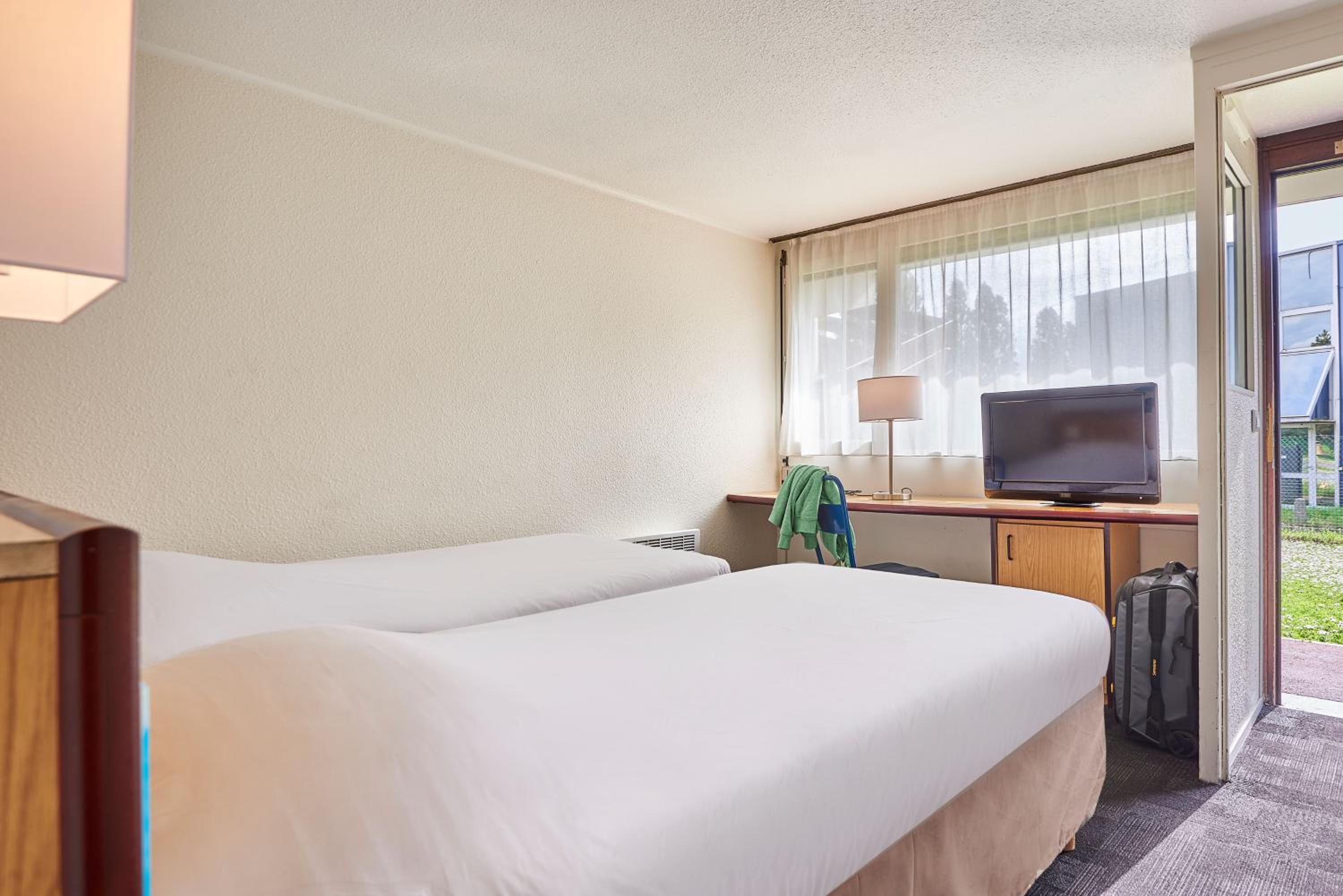 Twin Room - Photo 12