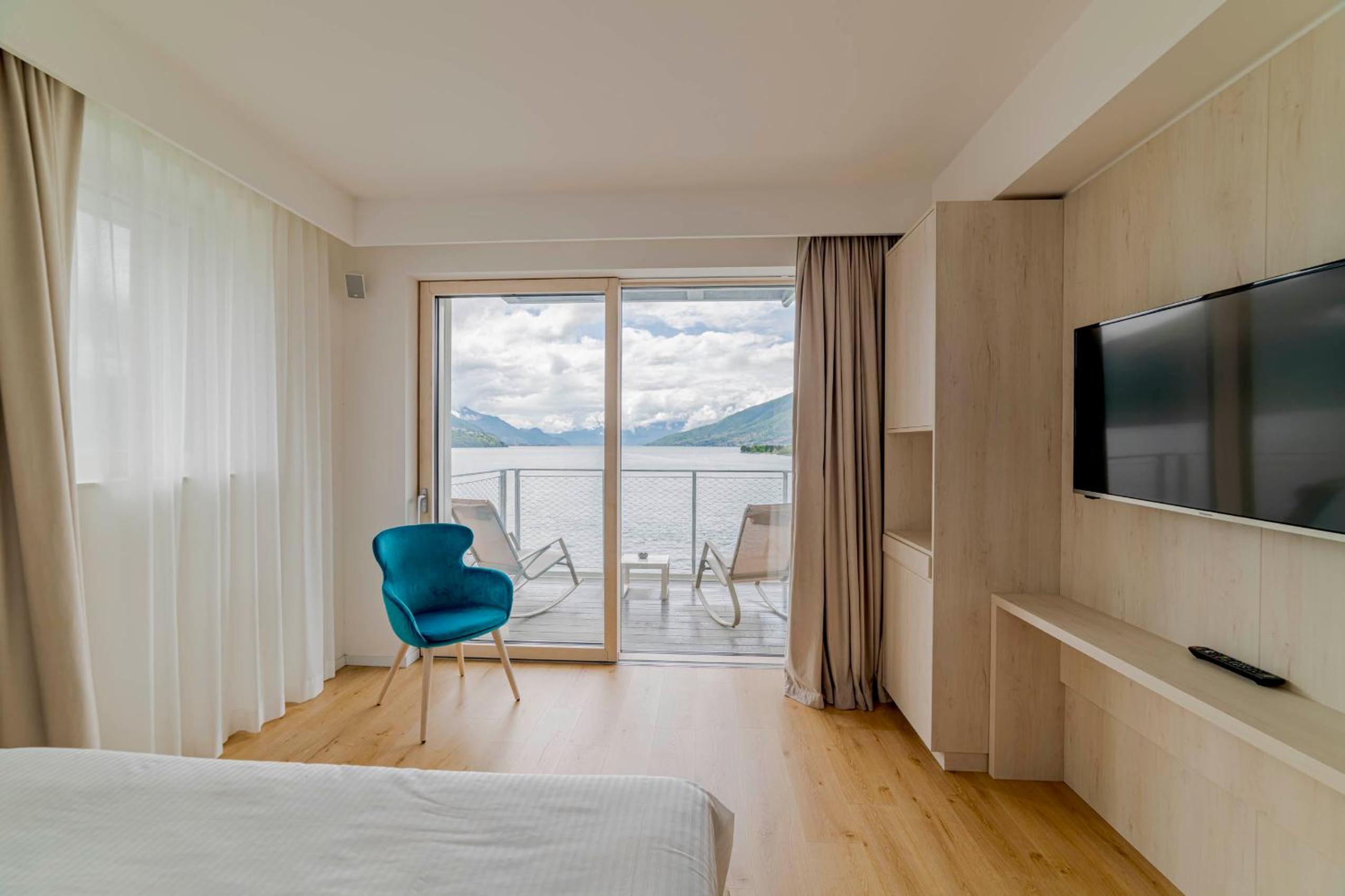 Deluxe Double Room with Balcony - Photo 5