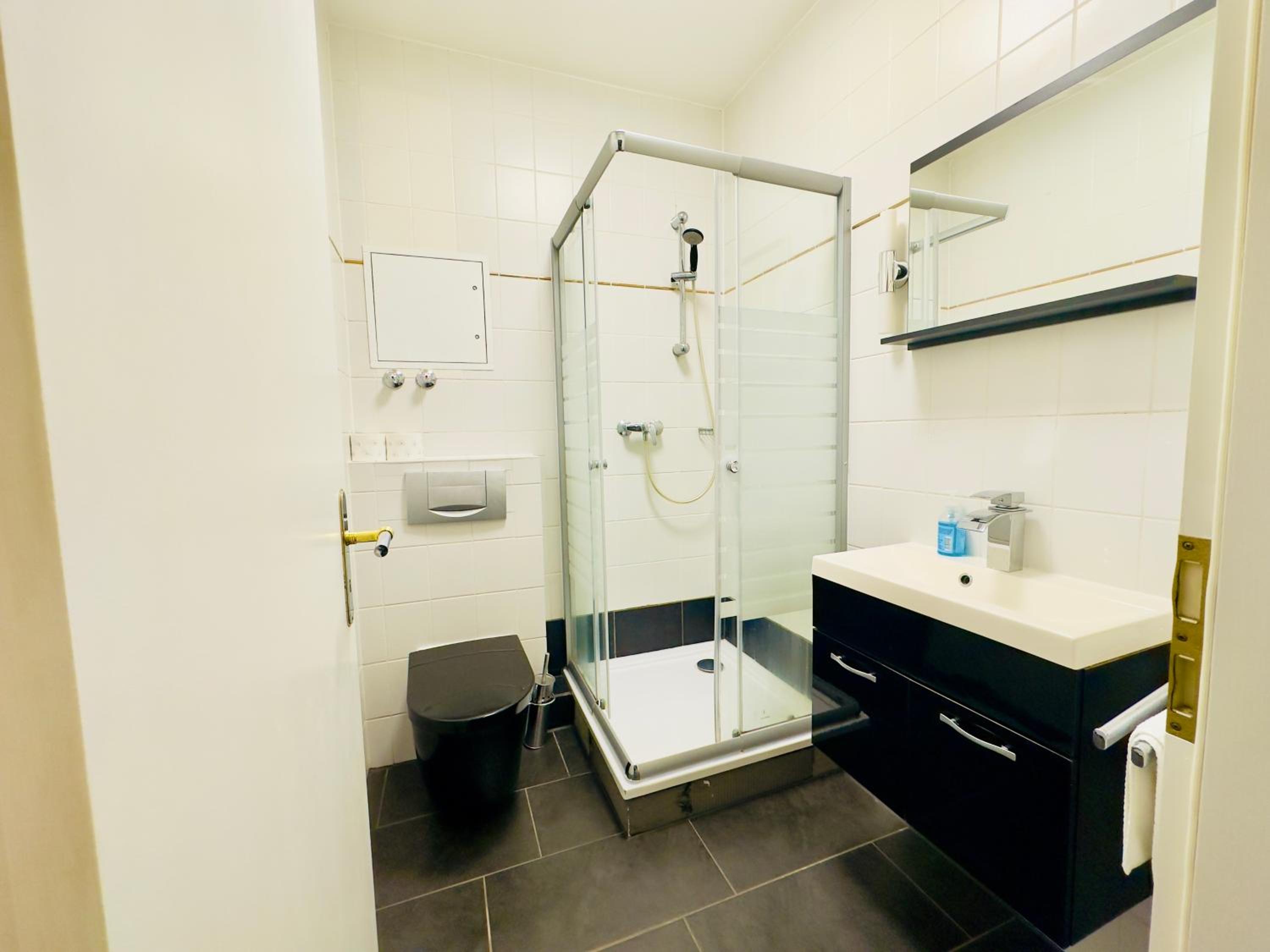 Deluxe Double Room with Shower photo 3