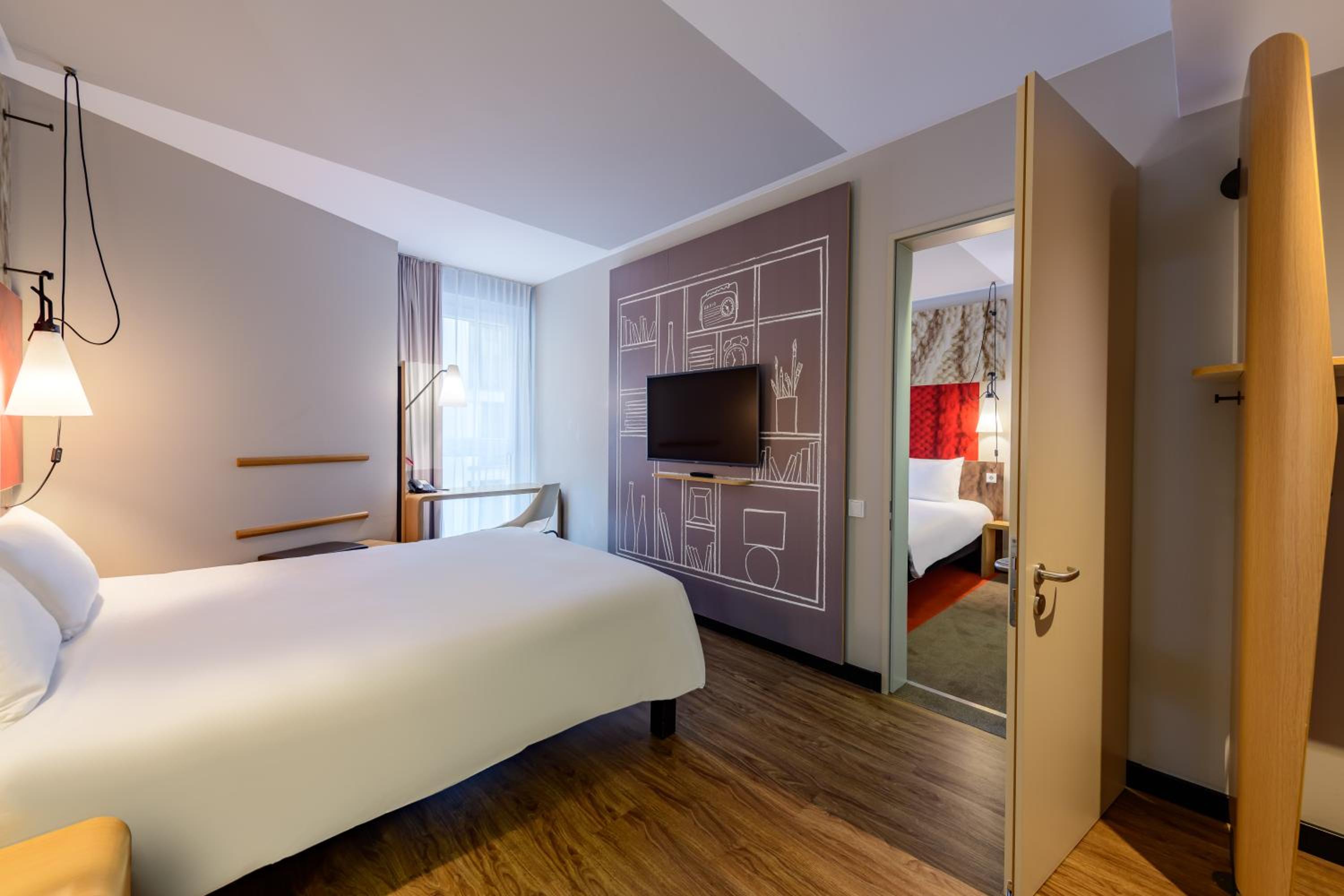 Standard Double Room - Mobility Accessible - Photo 2