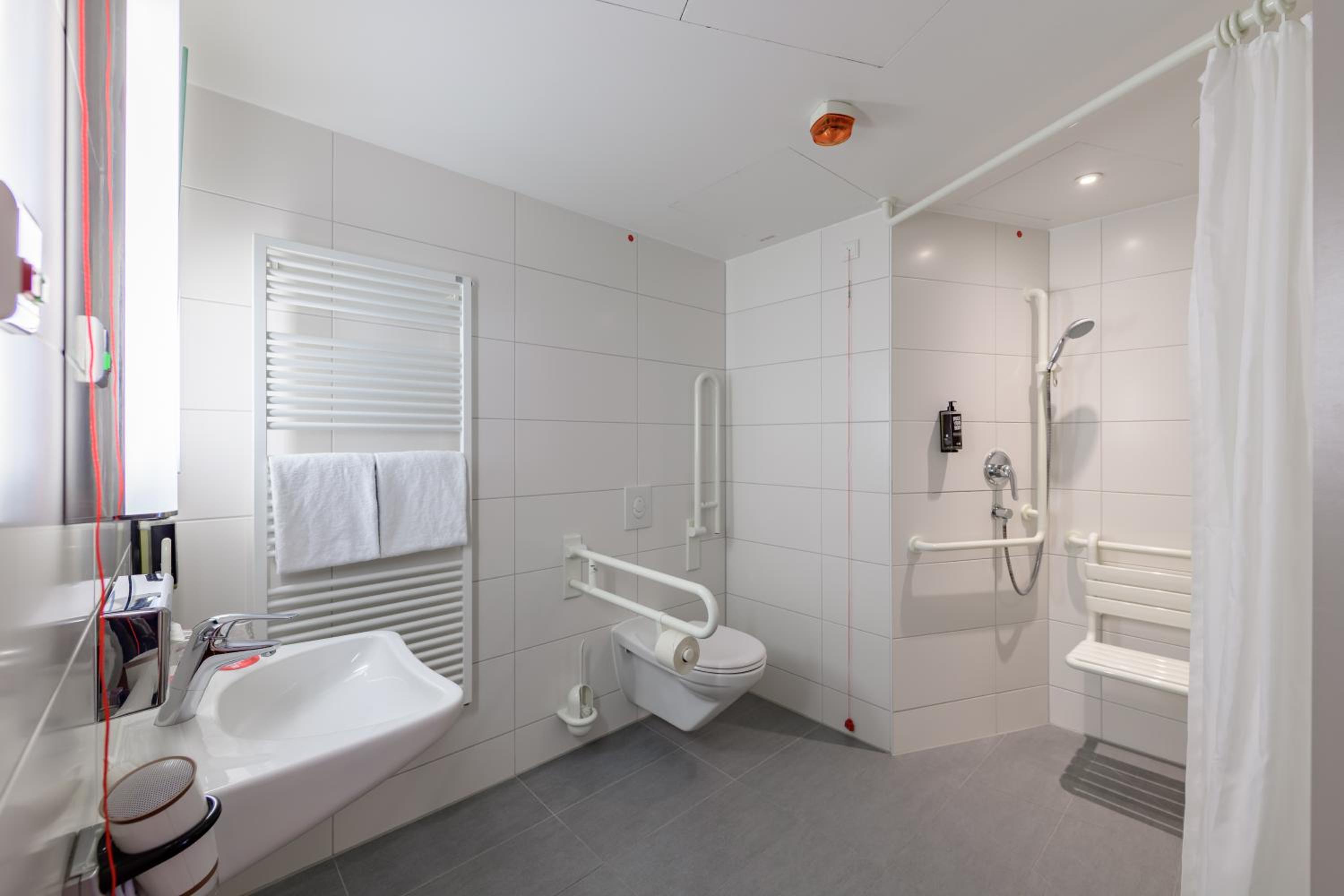 Standard Double Room - Mobility Accessible - Photo 3