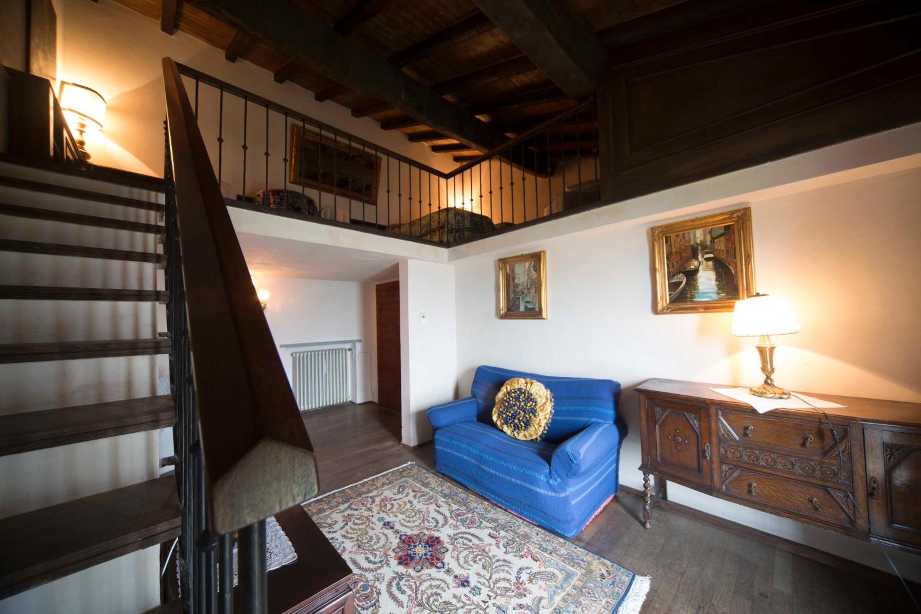 Apartment - Split Level photo 2