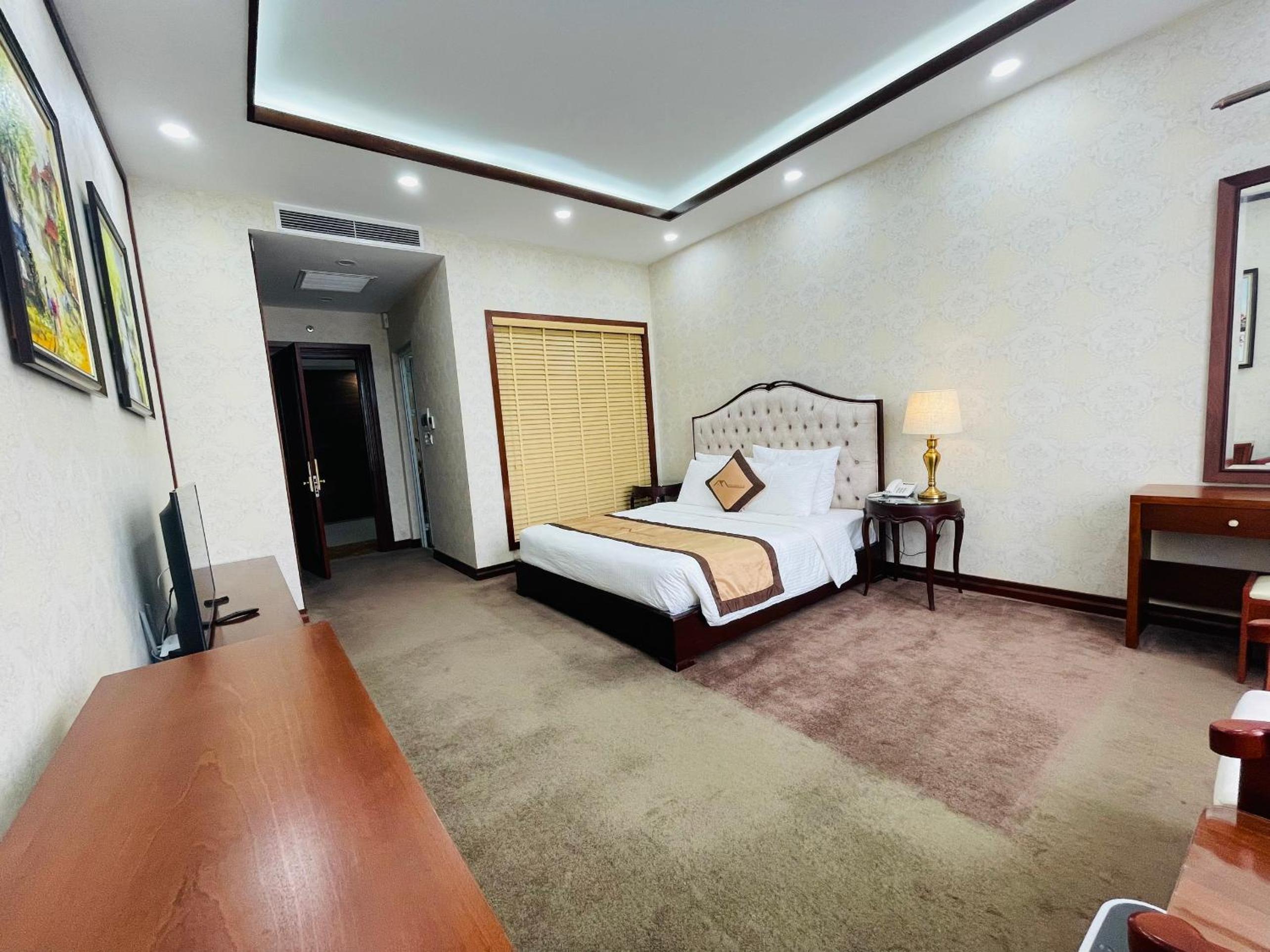 Standard King Room photo 1
