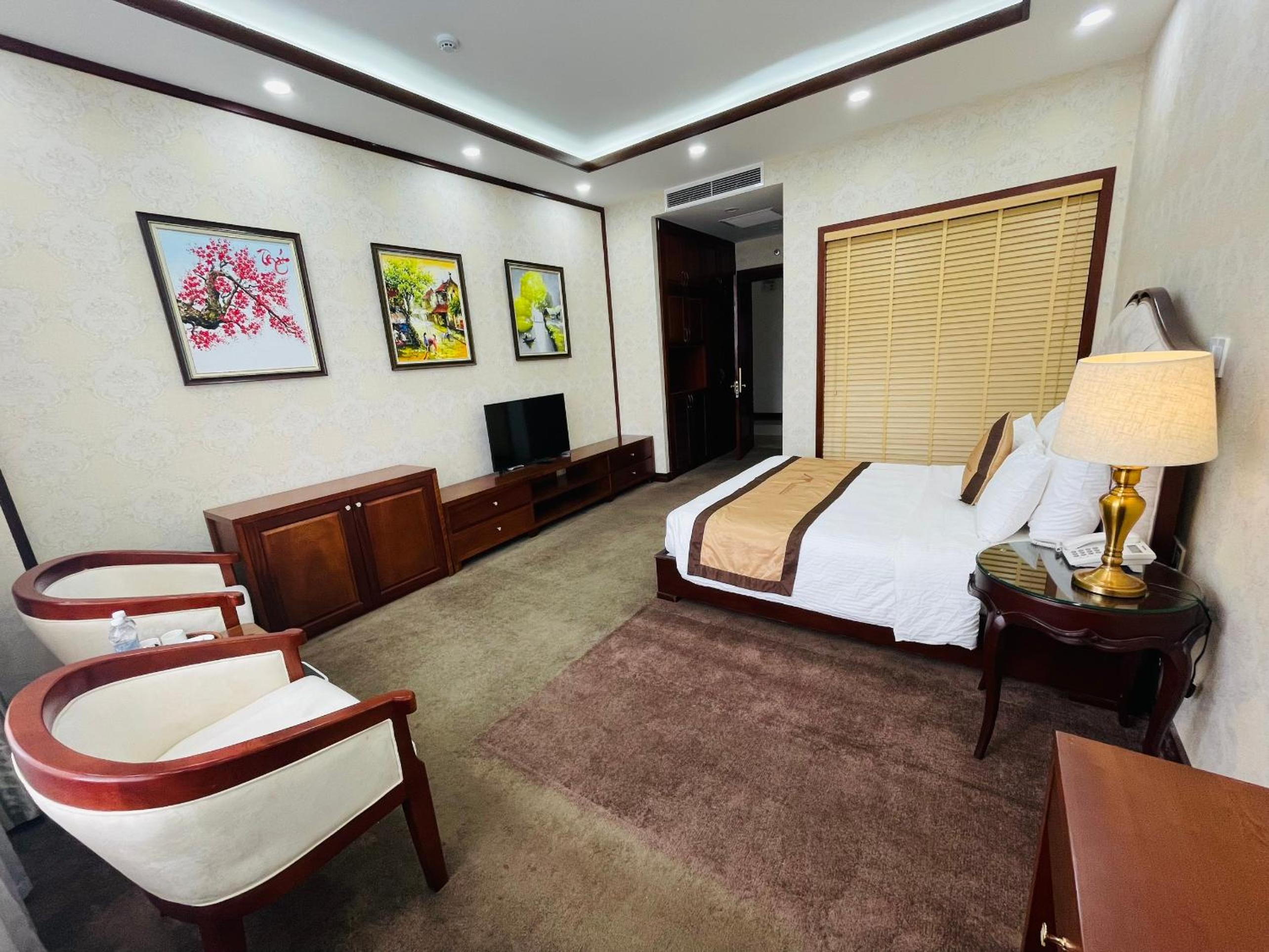 Standard King Room photo 3