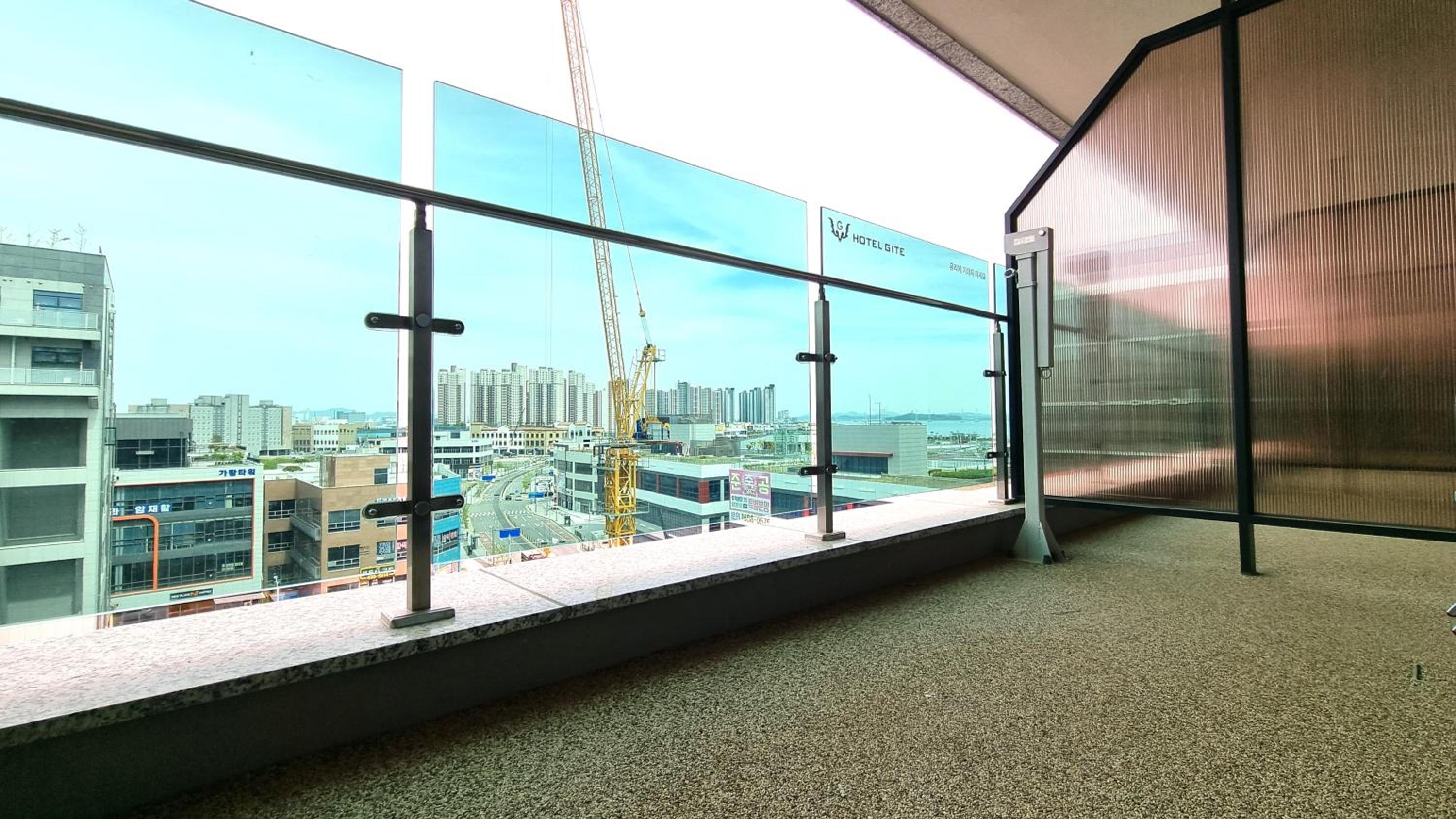 Twin Room with City View - Photo 2