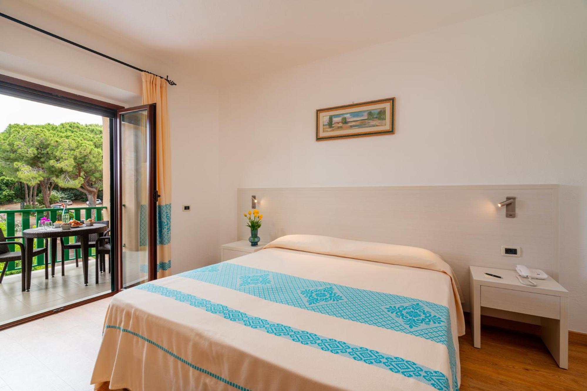 Triple Room with Balcony - Photo 13
