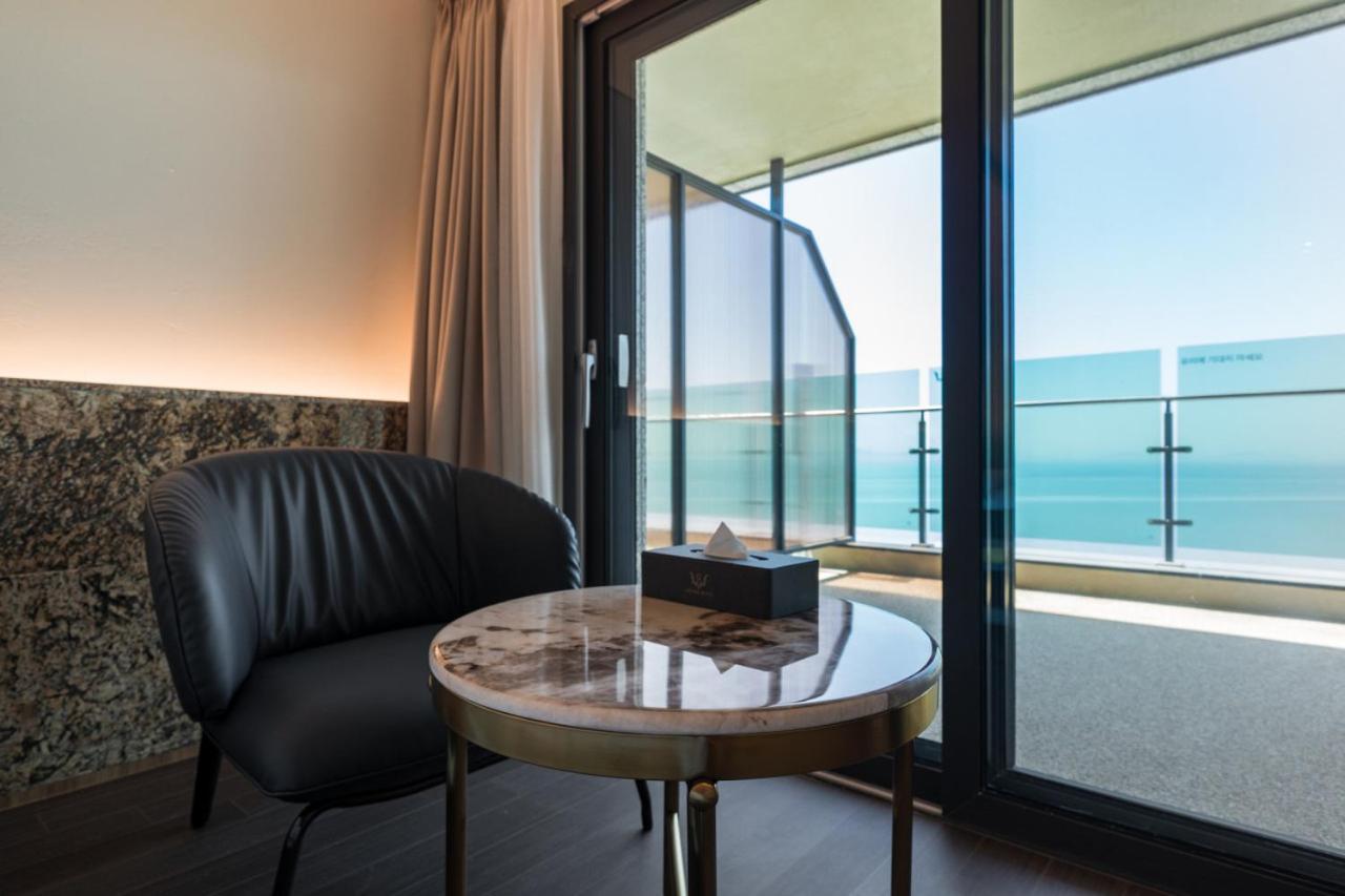 Double Room with Balcony and Sea View - Photo 7