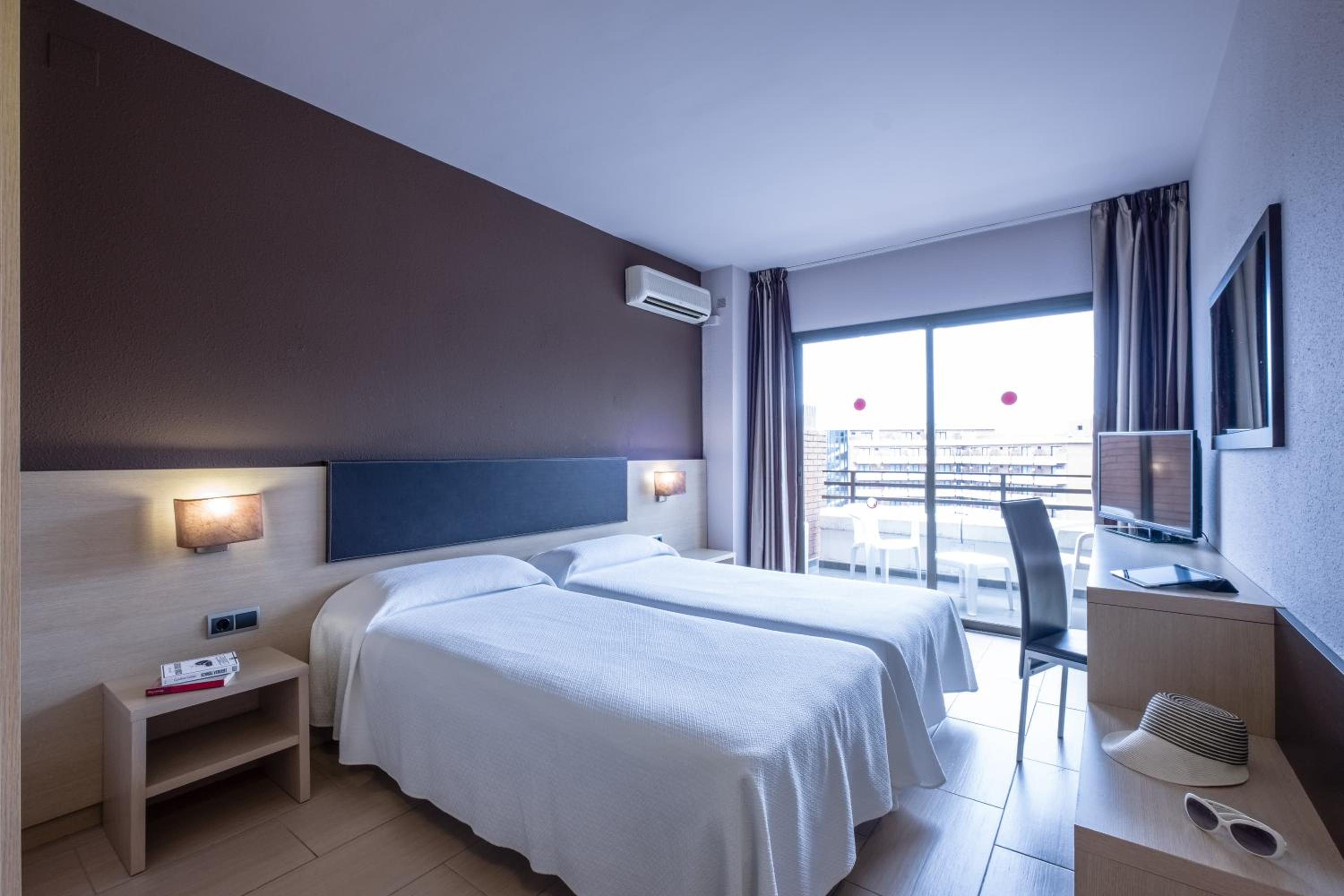 Standard Room (3 Adults) - Photo 2